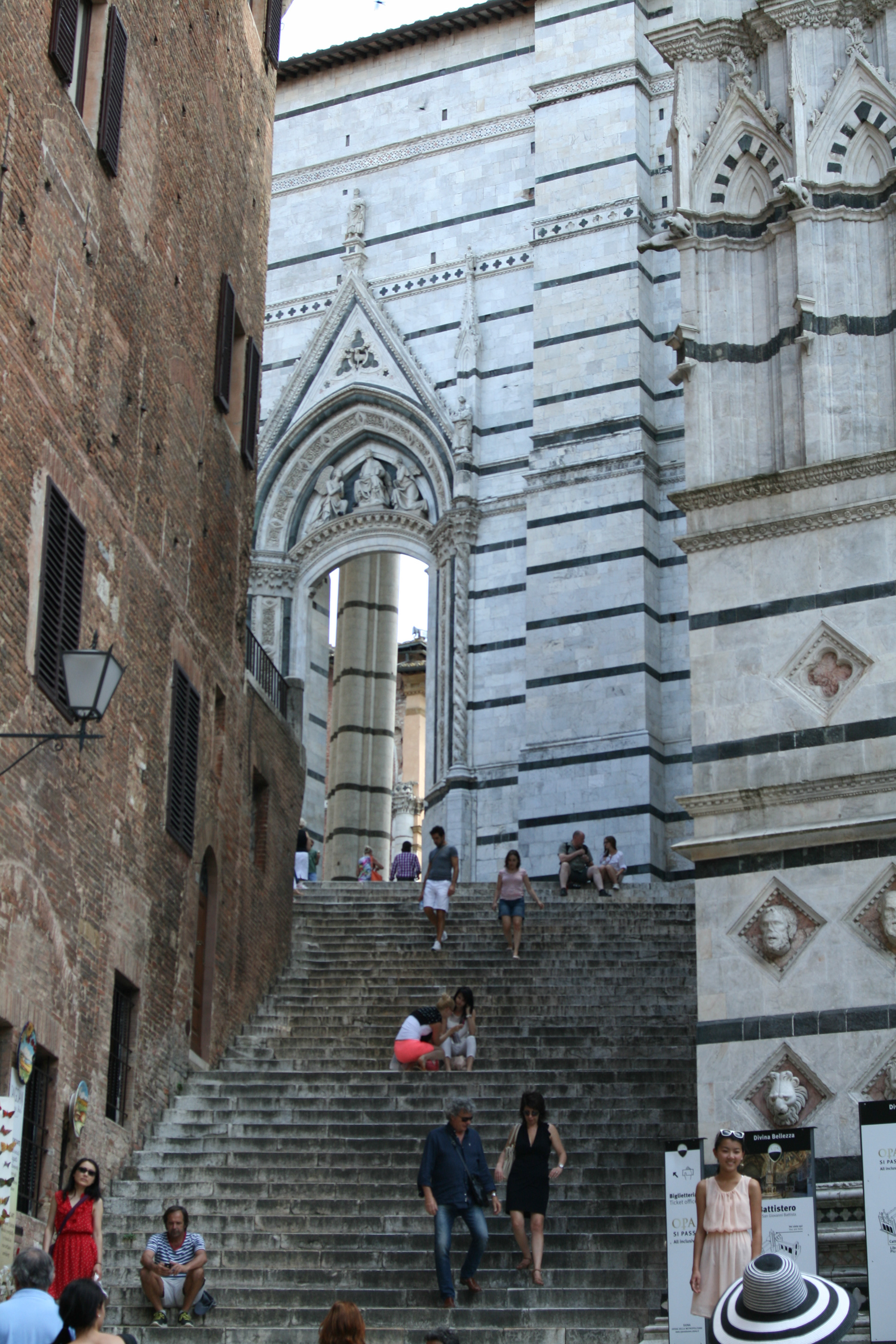 Passageway up to the Cathedral of Saint Mary of the Flower.