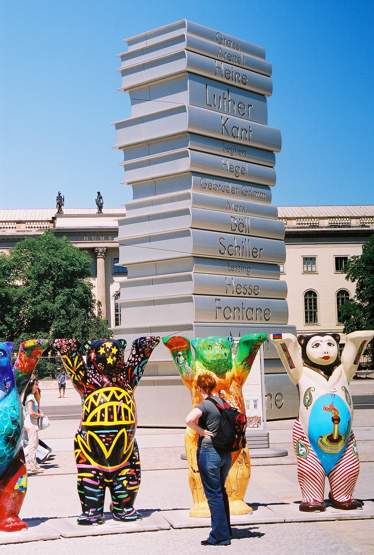 United Buddy Bears in front of Walk of Ideas Sculpture