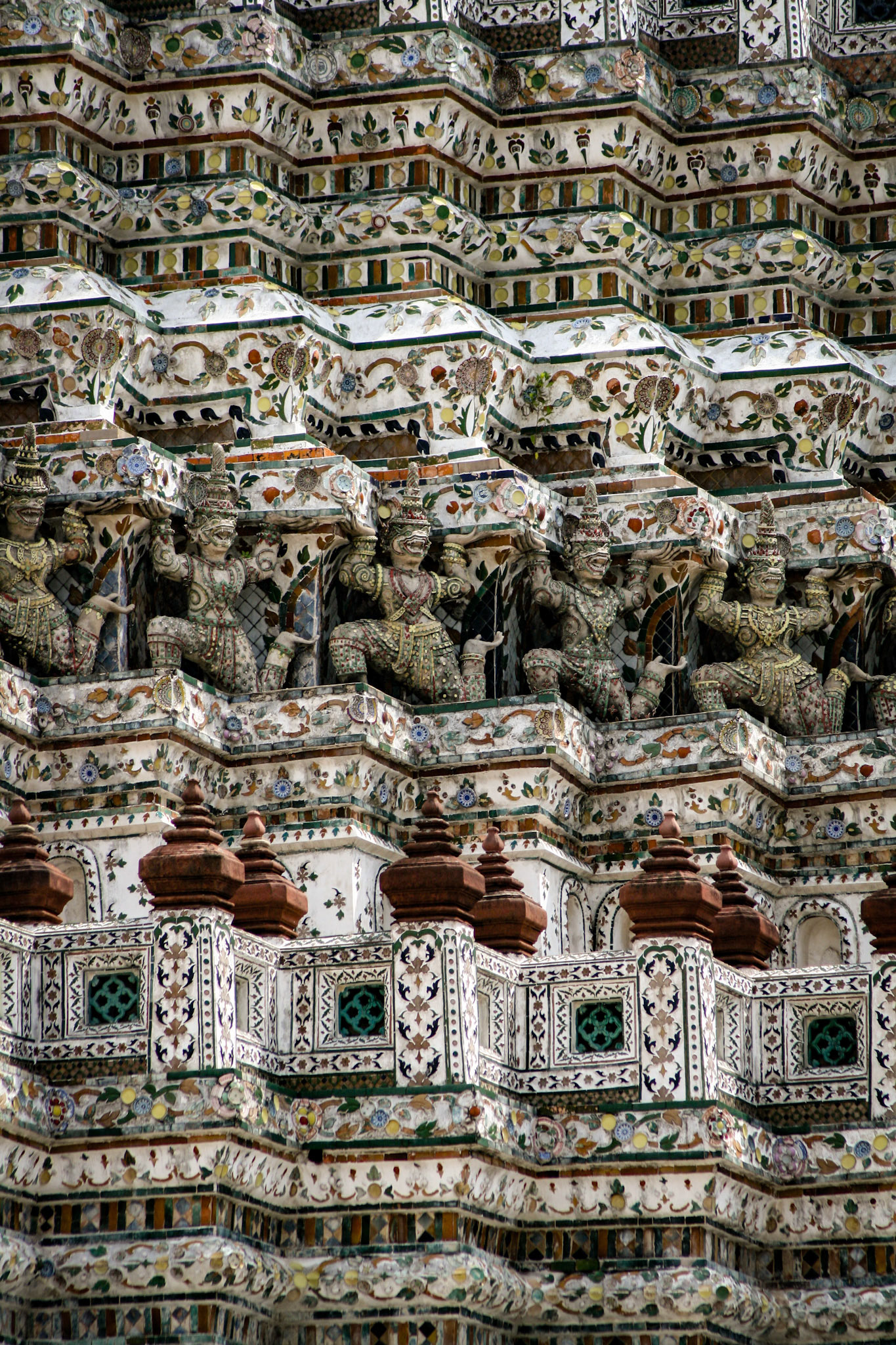 Architectural detail, Wat Arun, Temple of Dawn, Bangkok, Thailand 