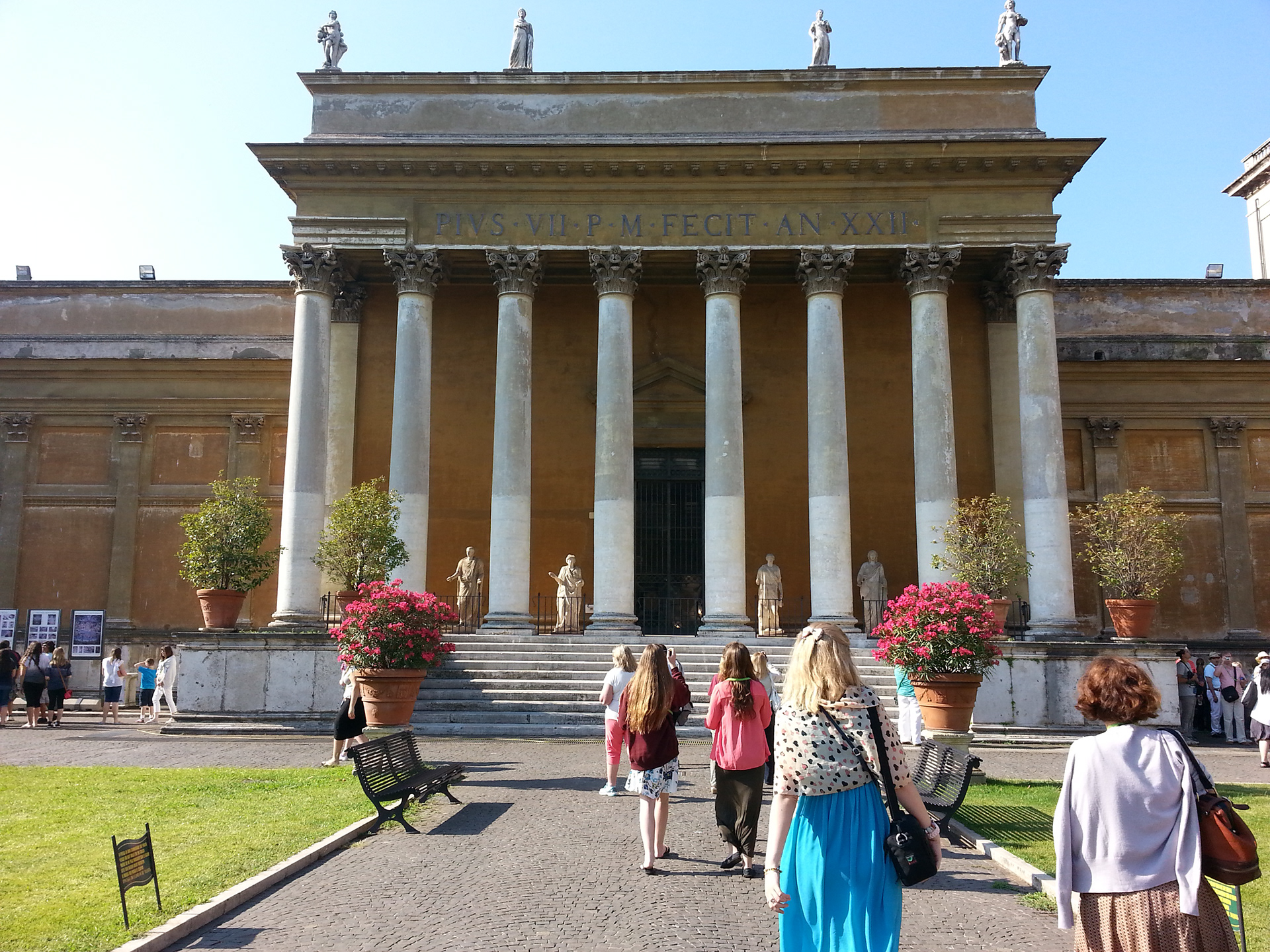 The art gallery was housed in the Borgia Apartment until Pius XI ordered construction of a dedicated building. The new building, designed by Luca Beltrami, was inaugurated on 27 October 1932. 