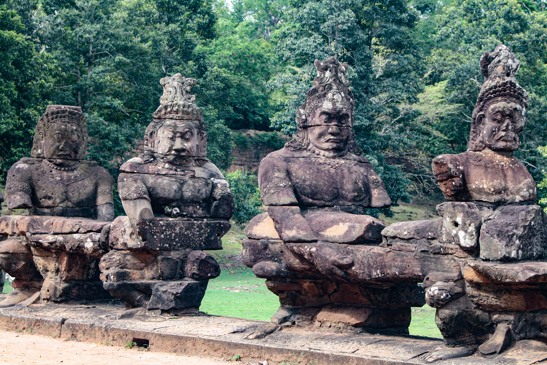 Ancient statues of gods at the South Gate of UNESCO s World Heritage Site of Angkor Thom, Siem Reap, Cambodia. 