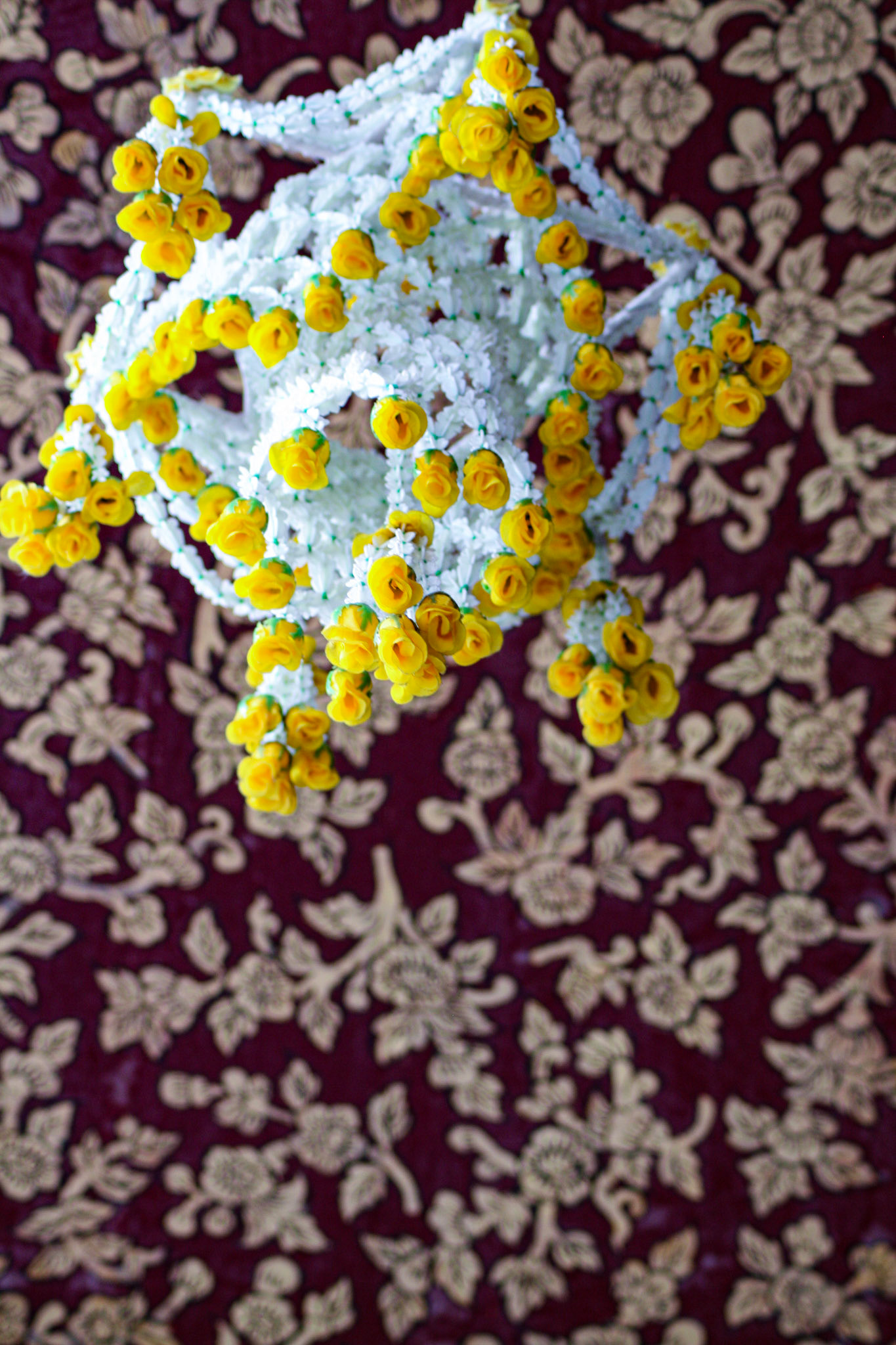 Entry into the Phra Ubosot chandelier.