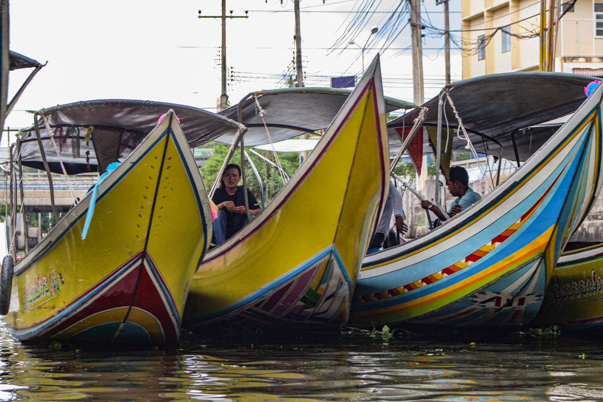 Boat rides to Damnoen Saduak Floating Market 