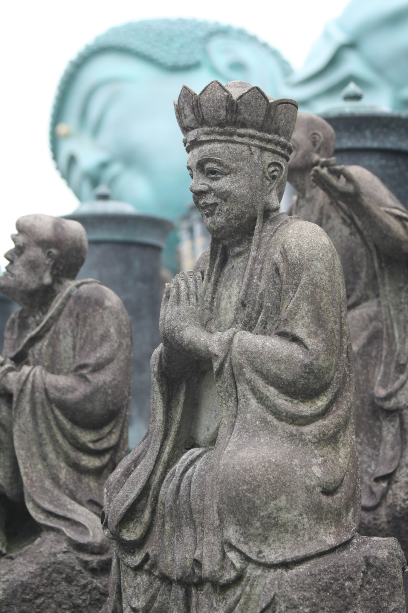 On the hill below the reclining figure are 500 statues of various disciples, each with a distinct posture and facial expression. 