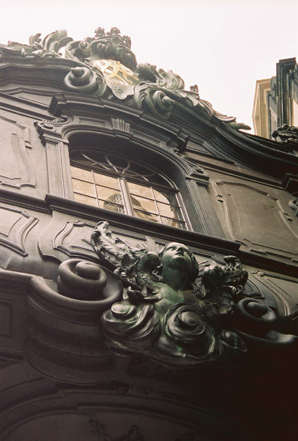 Elevated walkway connecting the Dresden Castle and the Catholic Cathedral