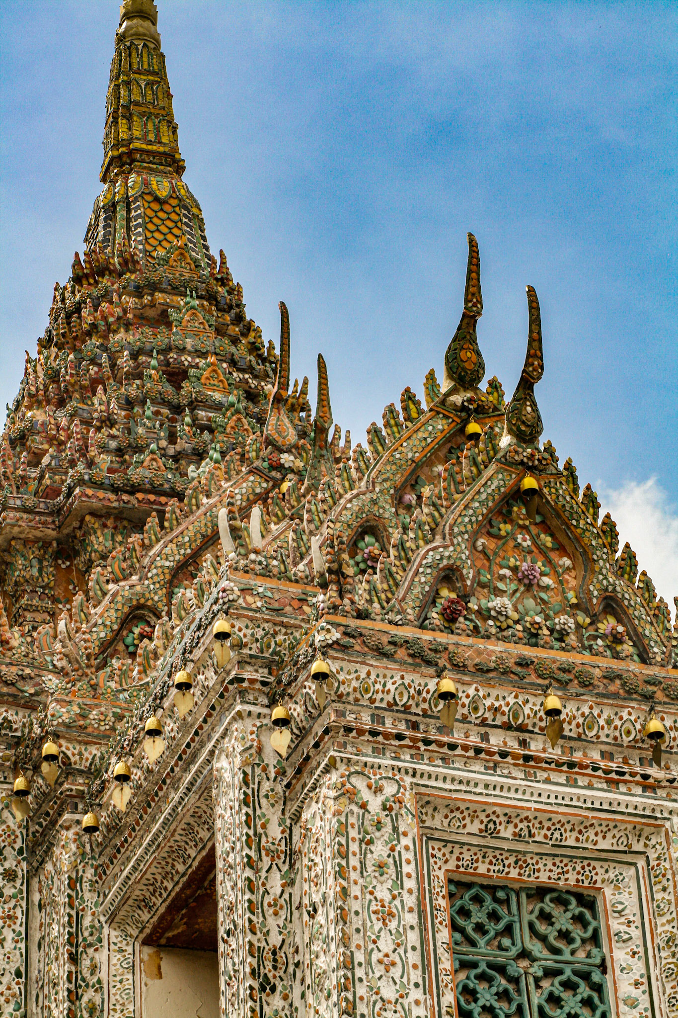 Architectural detail, Wat Arun, Temple of Dawn, Bangkok, Thailand 