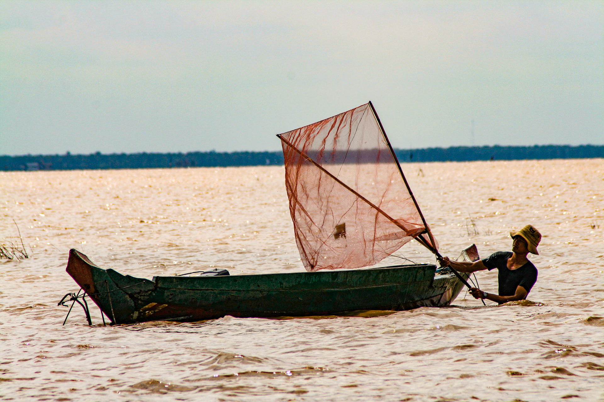 Approximately 1.2 million people who live in the Tonle Sap Lake area account for about 60% of Cambodia's annual freshwater catch of over 400,000 tons. This accounts for 60% of the country's population's protein intake. Most fish are eaten fresh, and fermented fish paste, Prahoc, is usually marinated from the least popular fish or leftover fish that cannot be sold fresh. - SIEM REAP samluna.com