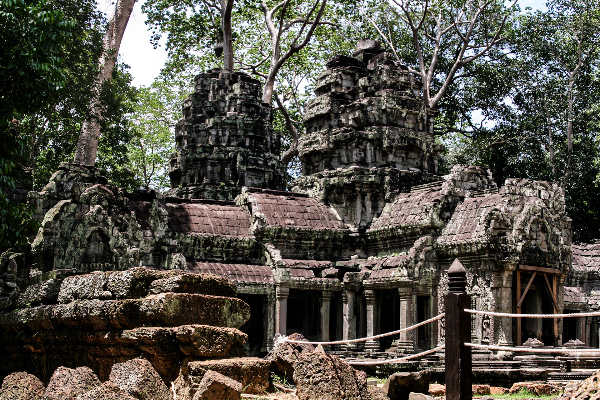 Ta Prohm - next to Angkor Wat - is one of the largest structures of the Angkor ruins complex. The buildings occupy an area of 650,000 square meters (about twice the area of a large shopping mall). 
