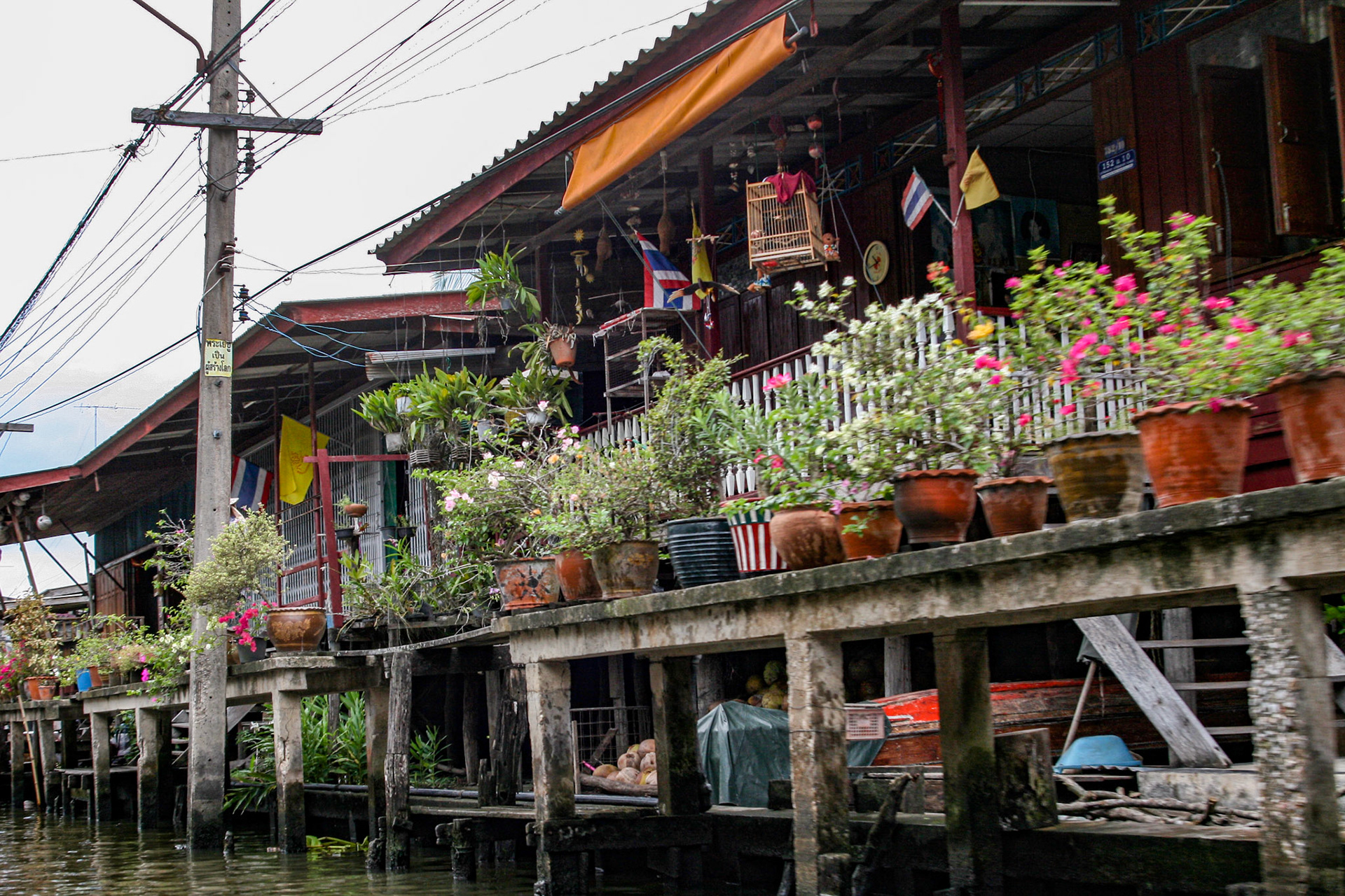 Boat ride to Damnoen Saduak Floating Market 