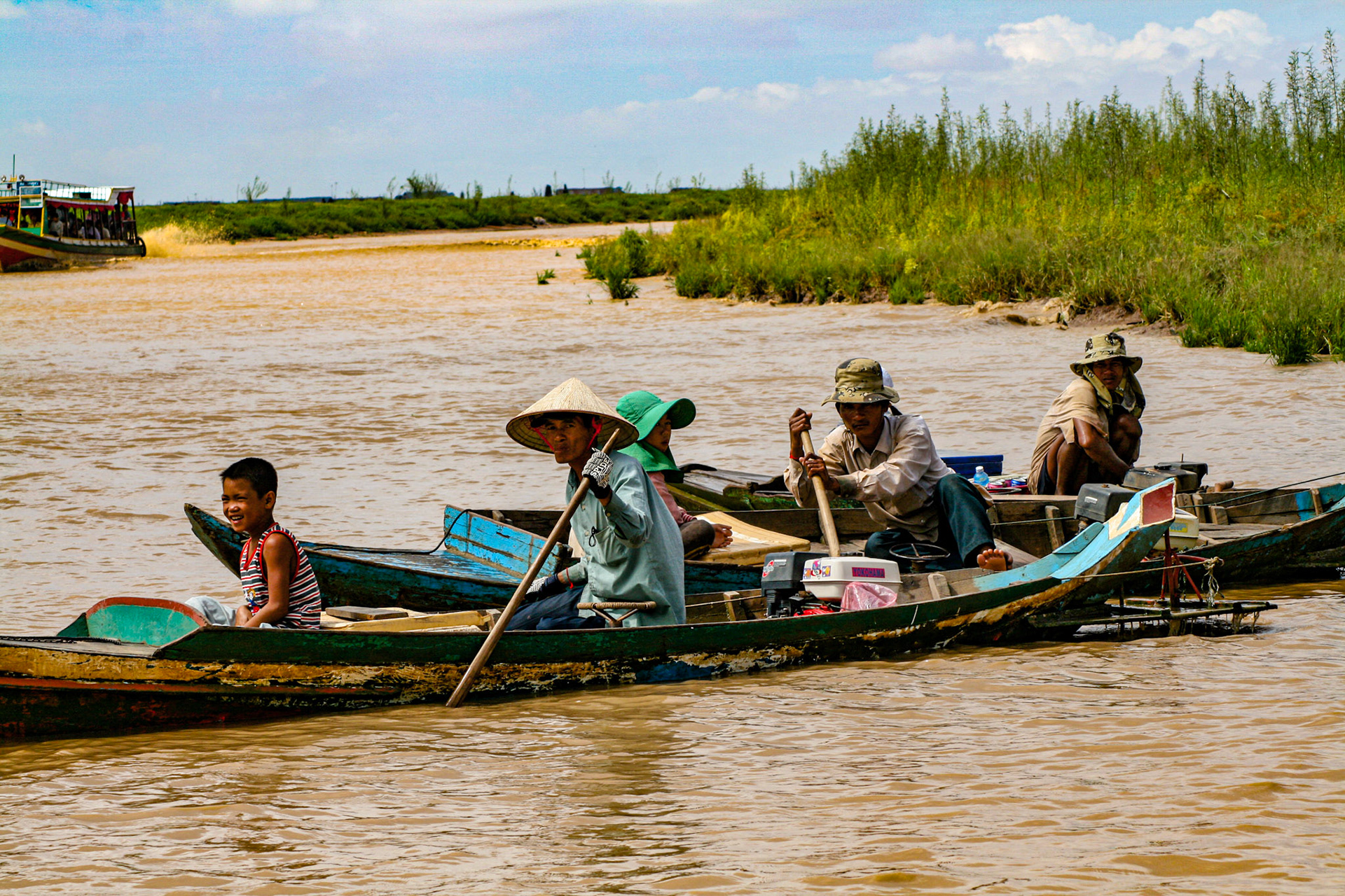 Approximately 1.2 million people who live in the Tonle Sap Lake area account for about 60% of Cambodia's annual freshwater catch of over 400,000 tons. This accounts for 60% of the country's population's protein intake. Most fish are eaten fresh, and fermented fish paste, Prahoc, is usually marinated from the least popular fish or leftover fish that cannot be sold fresh. - SIEM REAP samluna.com