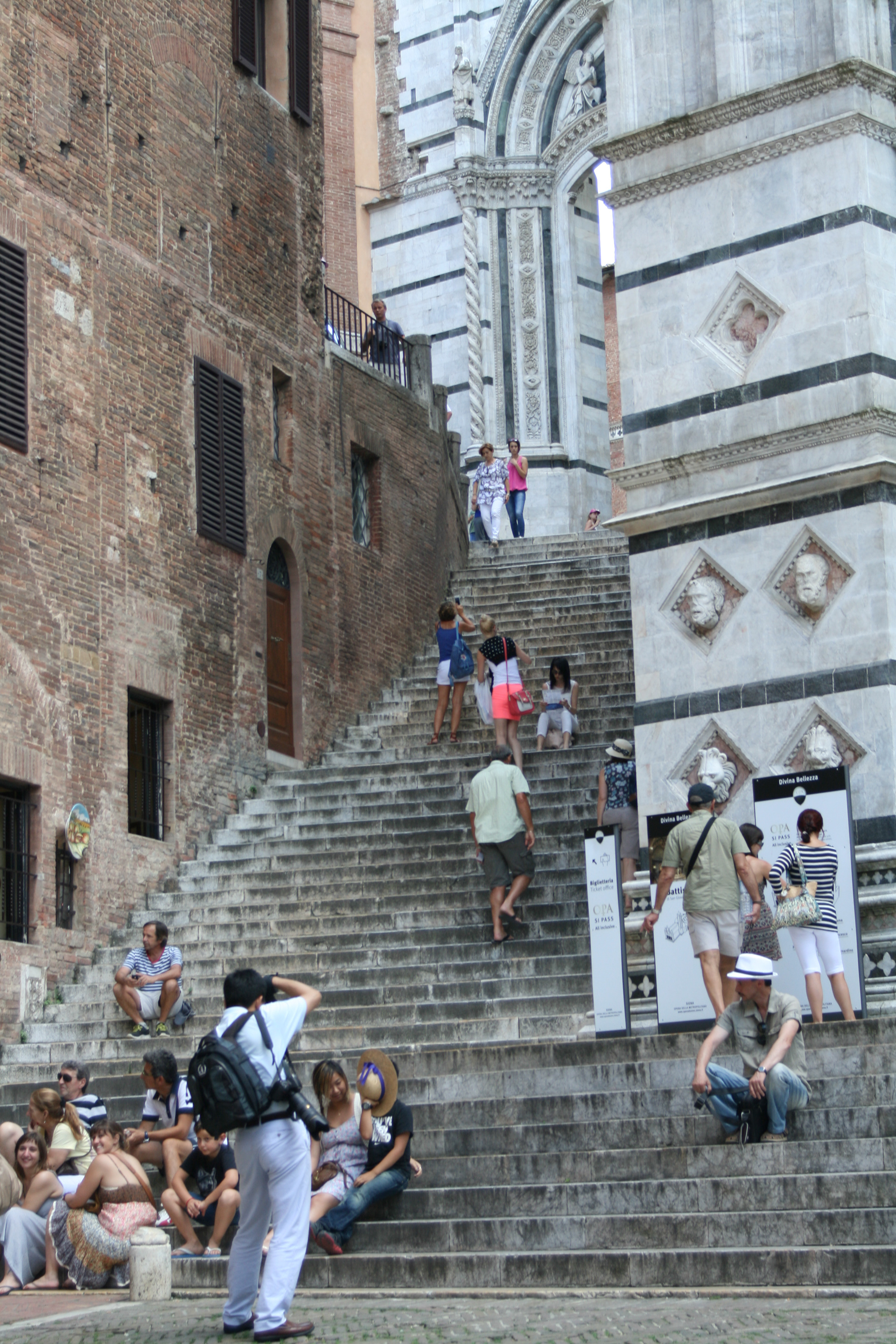 Passageway up to the Cathedral of Saint Mary of the Flower.