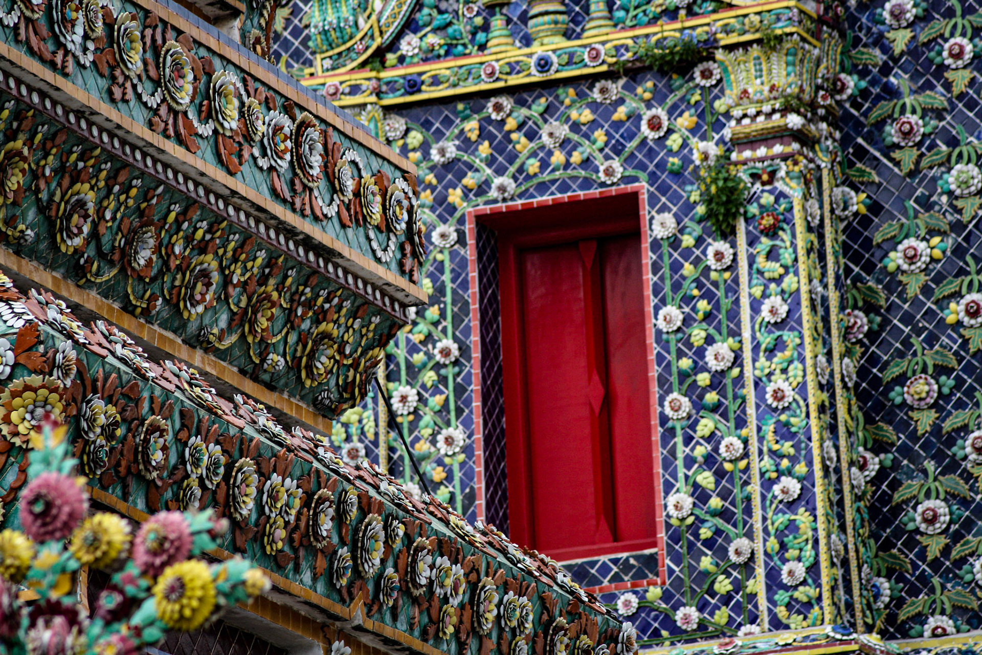 Stupas intricate tilework - Architectural detail