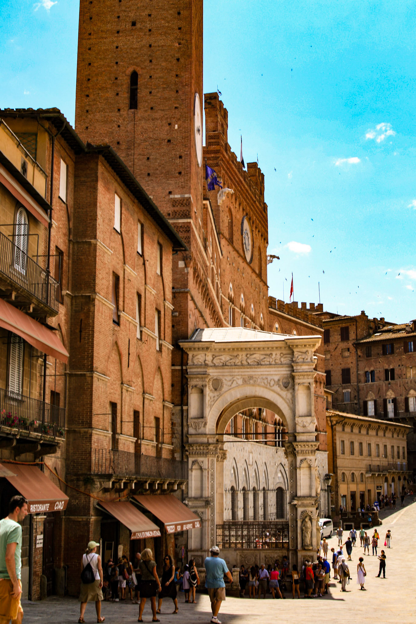 Beneath the Torre del Mangia and set slightly forwards from the facade of the Palazzo Pubblico stands the Cappella di Piazza, a marble chapel that was put up by the Senese in thanks for the end of the 1348 plague that hit the city and reduced its population to less than 16,000. 