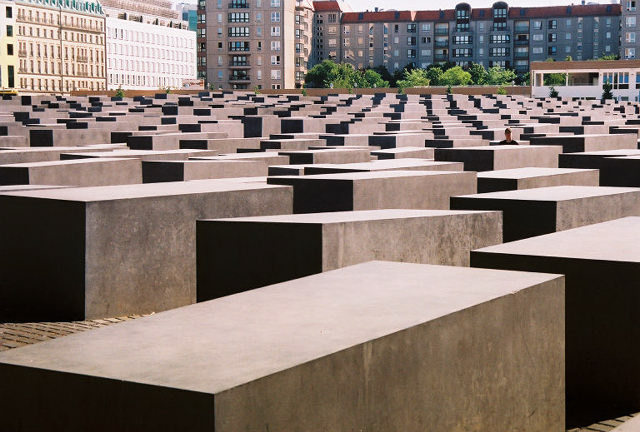Holocaust Memorial consists of a 19,000-square-metre (200,000 sq ft) site covered with 2,711 concrete slabs or "stelae", arranged in a grid pattern on a sloping field.  This allows for long, straight, and narrow alleys between them, along which the ground undulates.