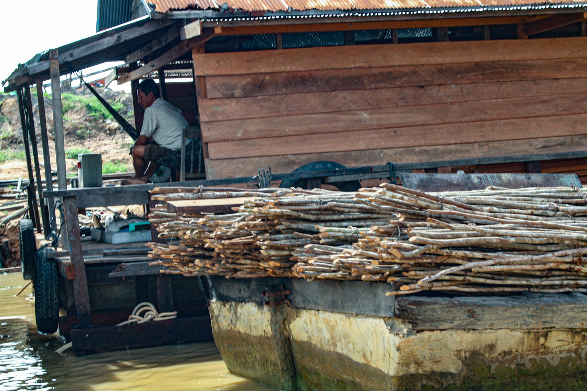 Tonlé Sap Lake, the largest freshwater body in Southeast Asia, supports a large carp-breeding and carp-harvesting industry, with numerous floating fishing villages inhabited largely by ethnic Vietnamese.