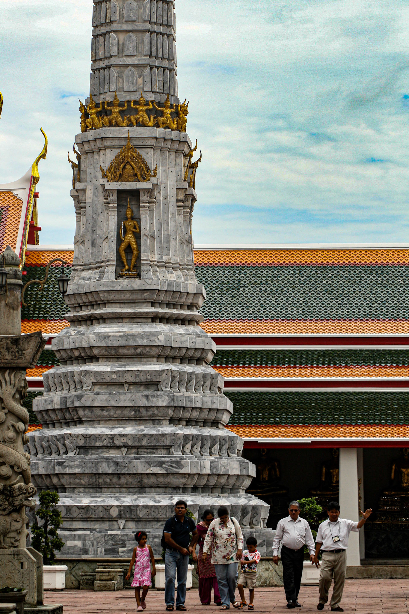 Four stupas are located in the four corners of the Ordination Hall courtyard. These stupas are different because they are covered in marble and they have gold leaf Khmer style statues.