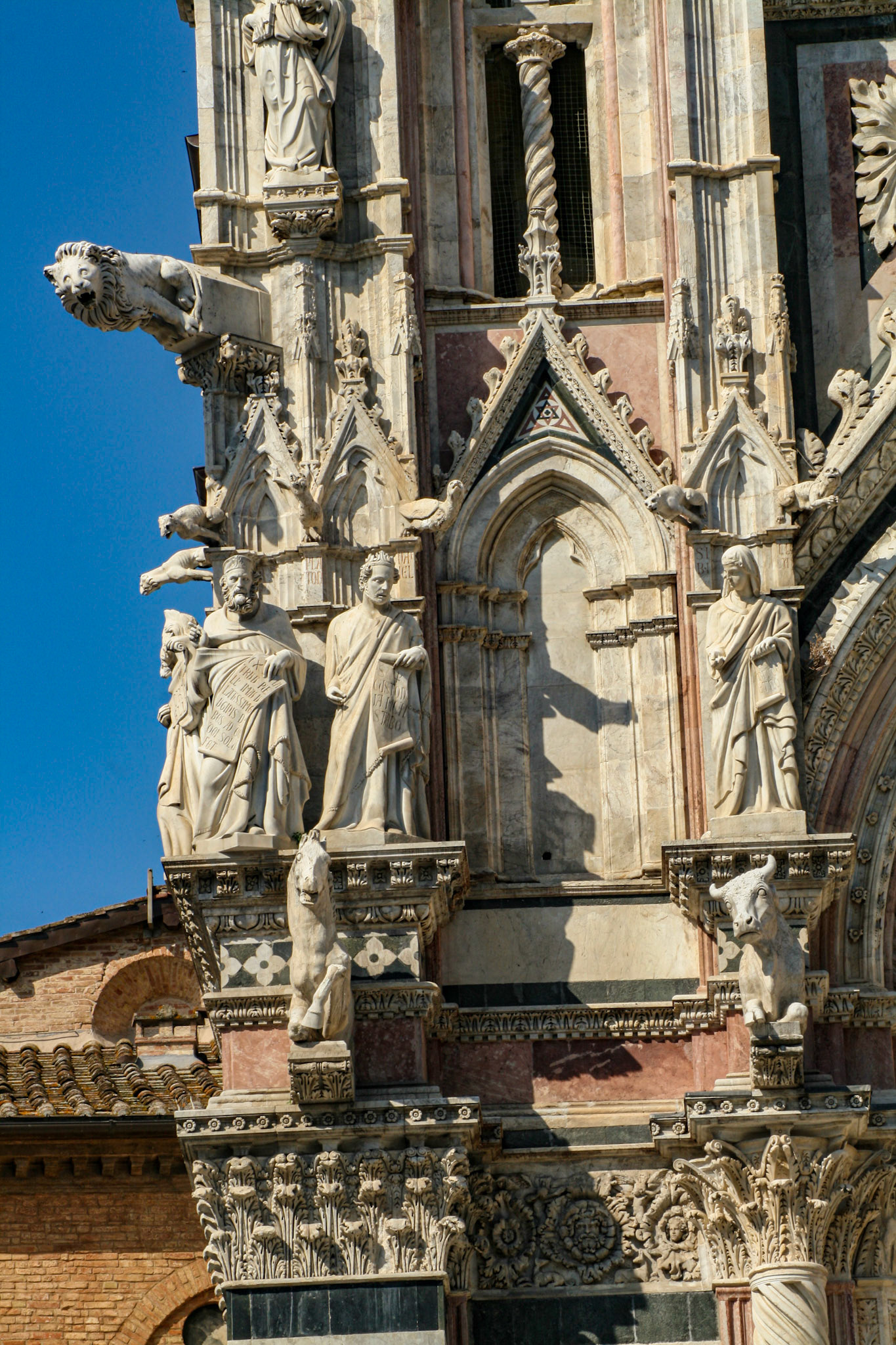 Gargoyles and saints on facade of Siena Cathedral, Siena, Tuscany, Italy 