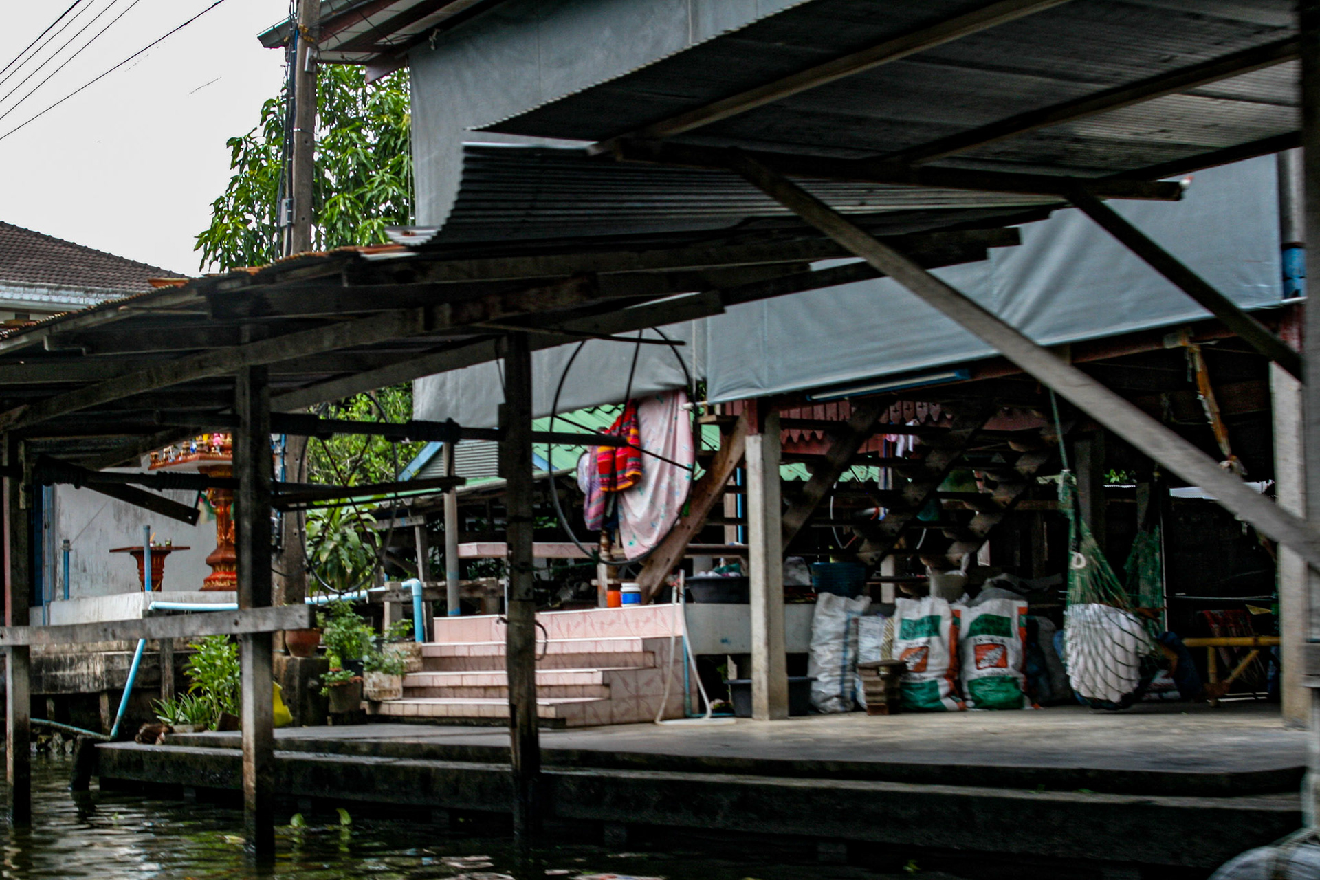 Boat ride to Damnoen Saduak Floating Market 