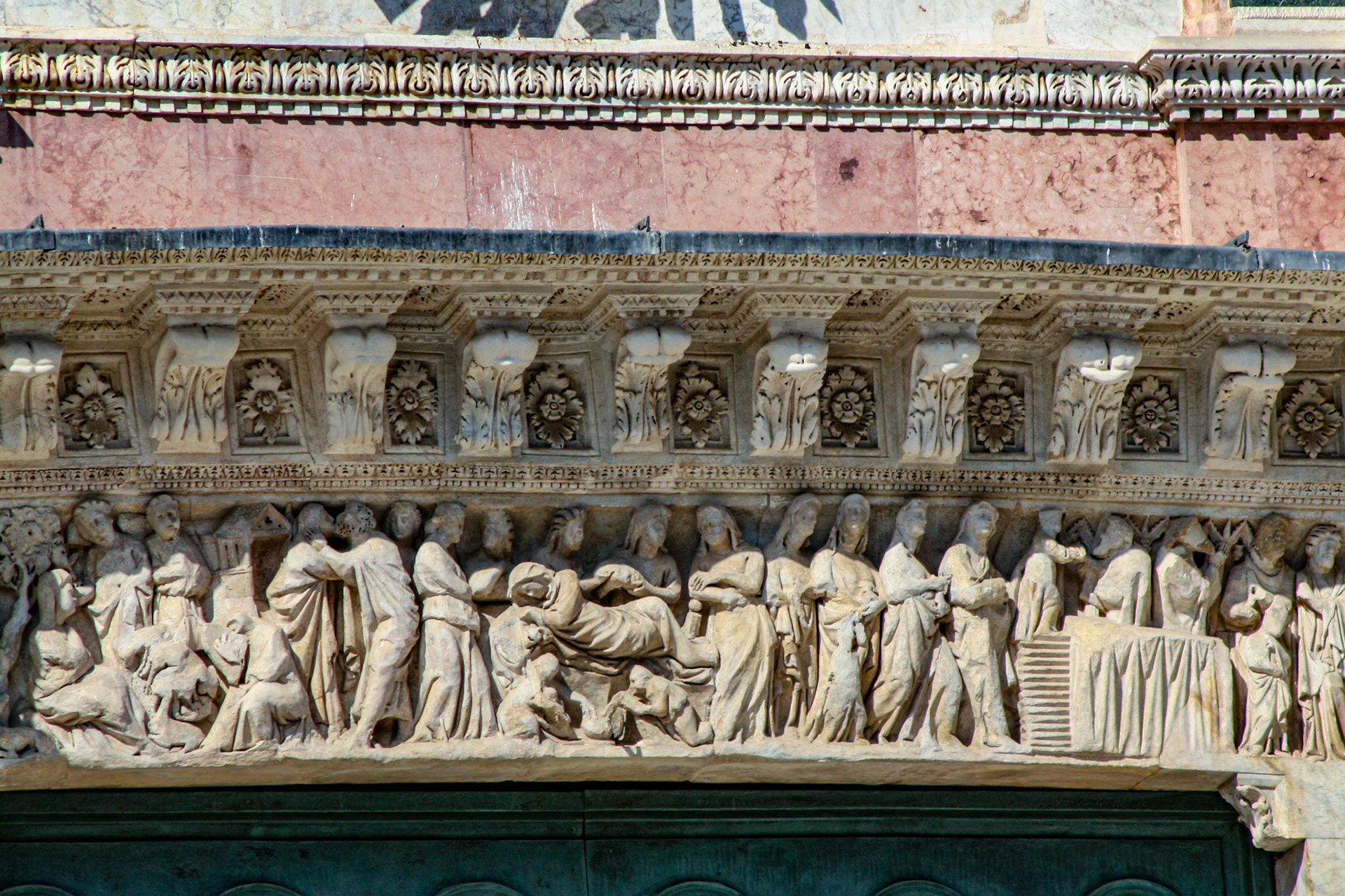Facade detail of Duomo di Siena (Siena Cathedral), Siena, Tuscany, Italy 