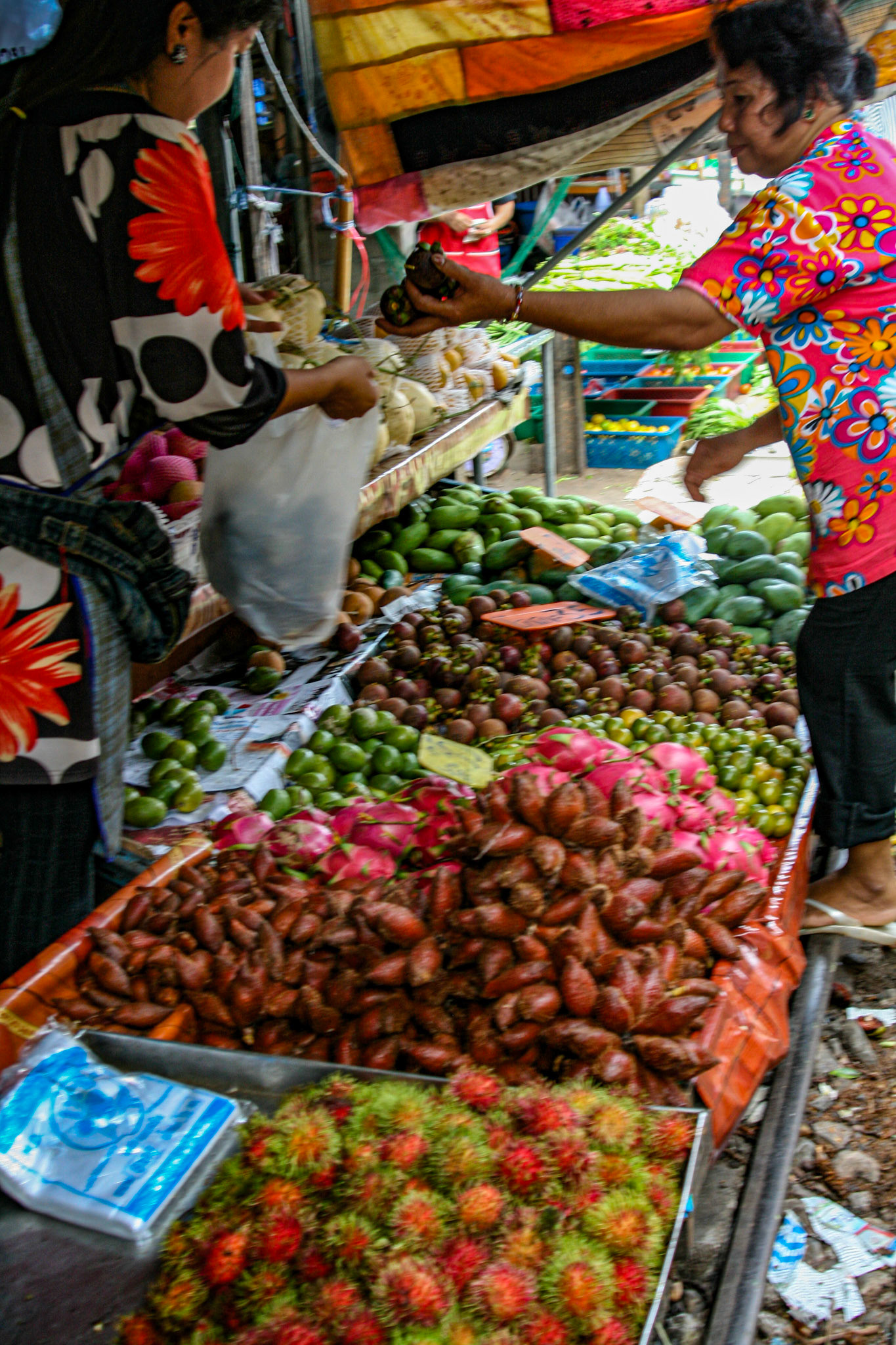 There are tropical fruits and vegetables such as lychee, durian, and mango in big brightly colored piles, variety of dried spices, pastes and herbs, freshly caught seafood and other local foods. 