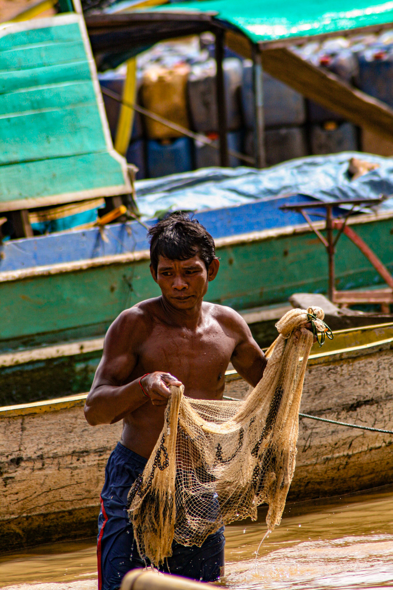 Approximately 1.2 million people who live in the Tonle Sap Lake area account for about 60% of Cambodia's annual freshwater catch of over 400,000 tons. This accounts for 60% of the country's population's protein intake. Most fish are eaten fresh, and fermented fish paste, Prahoc, is usually marinated from the least popular fish or leftover fish that cannot be sold fresh. - SIEM REAP samluna.com