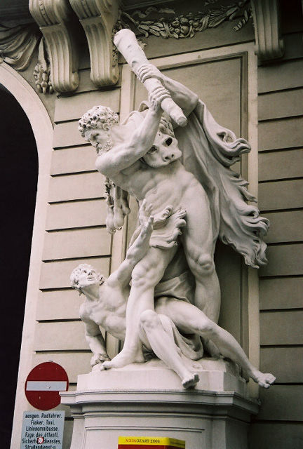 Venna - Statue of Hercules fighting Antaeus from entry to Hofburg palace