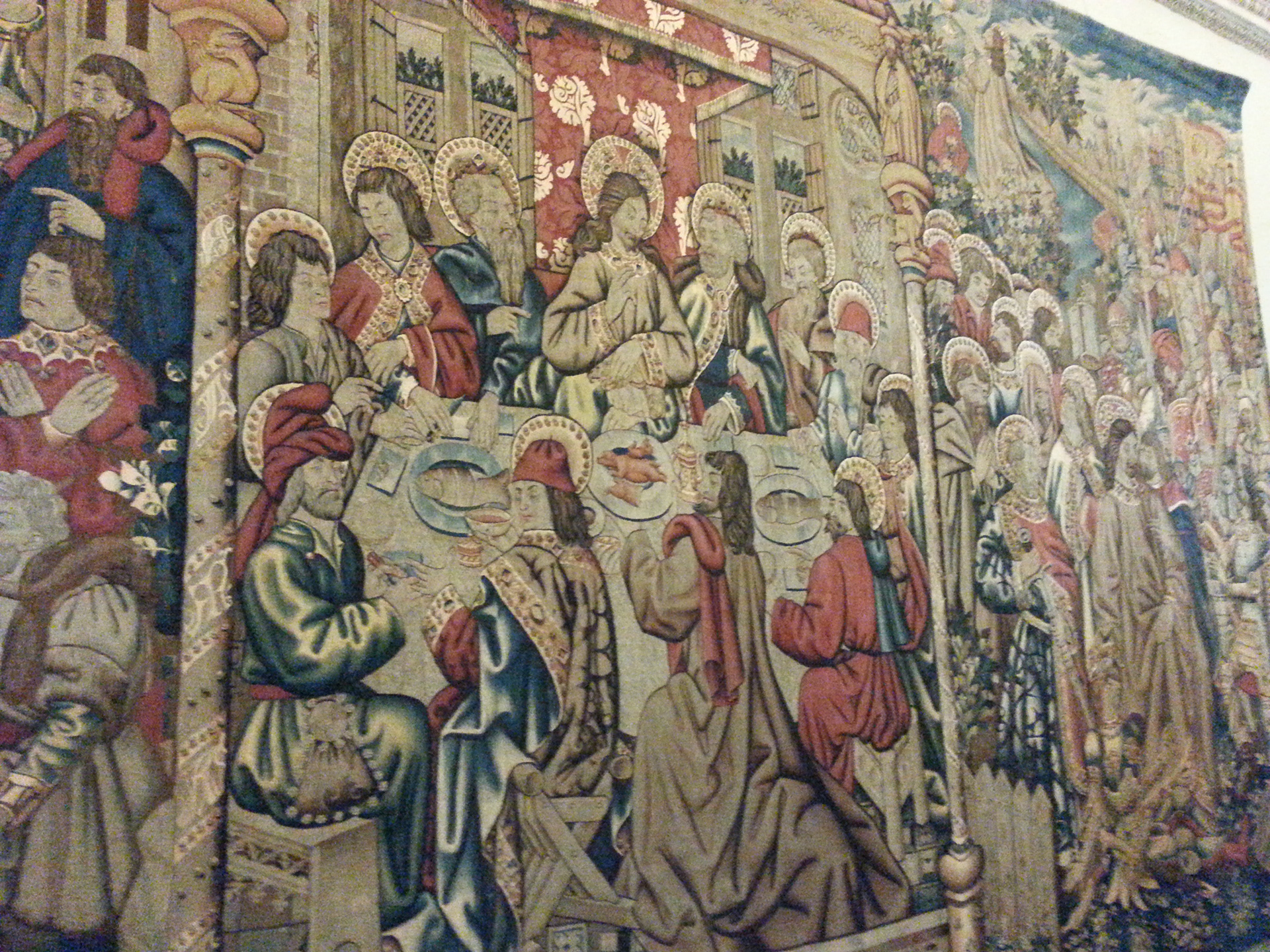 In the Gallery of San Pio V on the left “Two Flemish tapestries” of the late 1400's by the manufacture of Tournai “The Last Supper.” 