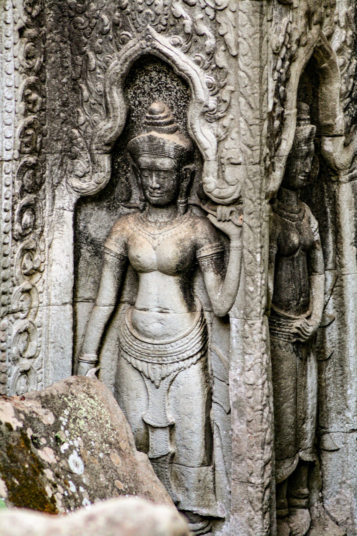 Ta Prohm does not have as many narrative bas-reliefs as Angkor Wat or Angkor Thom, but some depictions of scenes from Buddhist mythology do remain. The temple also features stone reliefs of devatas (minor female deities), meditating monks or ascetics, and dvarapalas or temple guardians. 