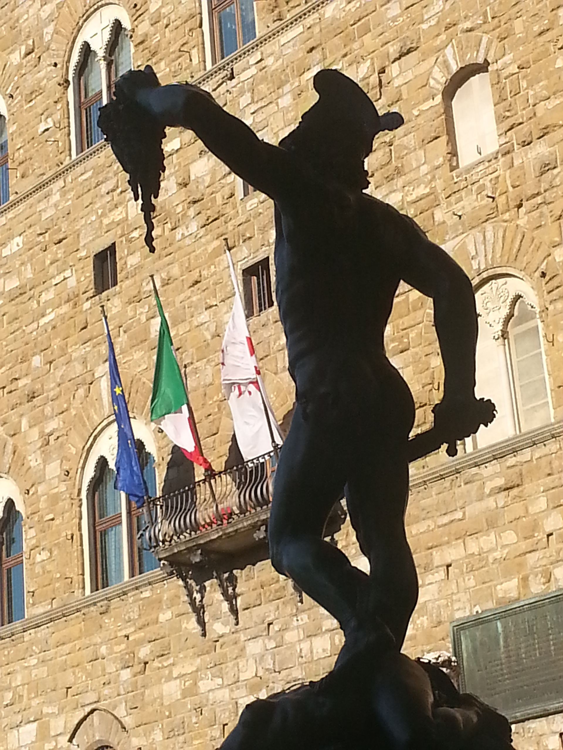 The statue of Perseo holding Medusa's head, by Benvenuto Cellini (1554), is a stark reminder of what happened to those who crossed the Medici. 