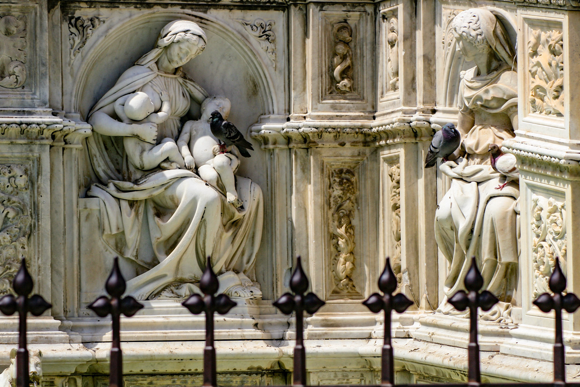 Fonte Gaia (Fountain of Joy) Piazza del Campo, Siena, Tuscany, Italy