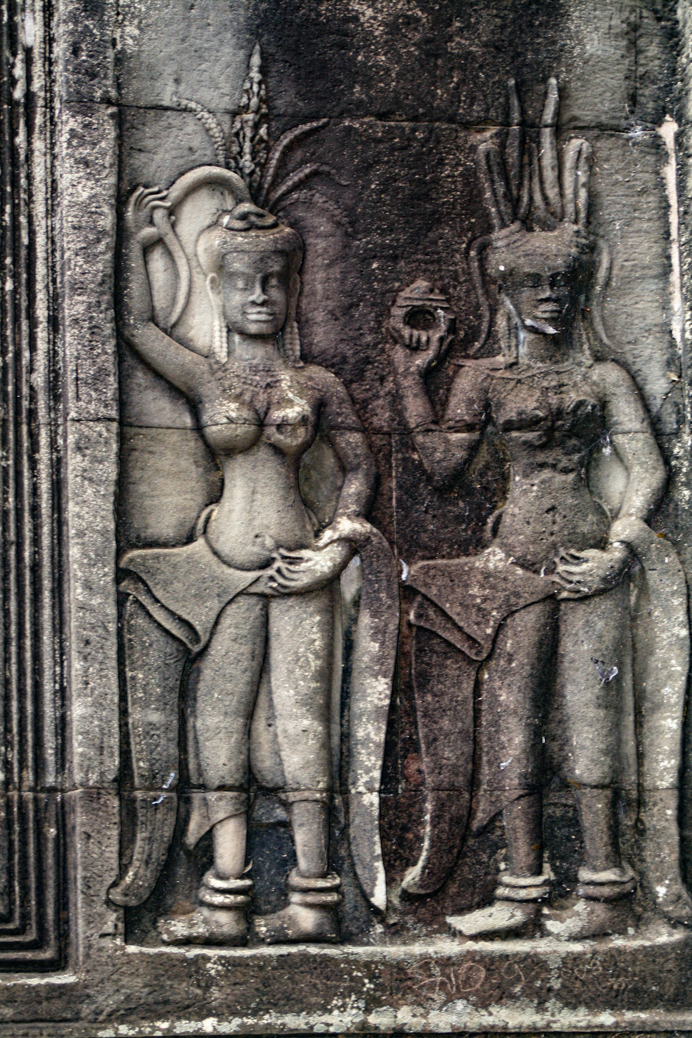 Bas-reliefs are individual figures, groups of figures, or entire scenes cut into stone walls, not as drawings but as sculpted images projecting from a background. 