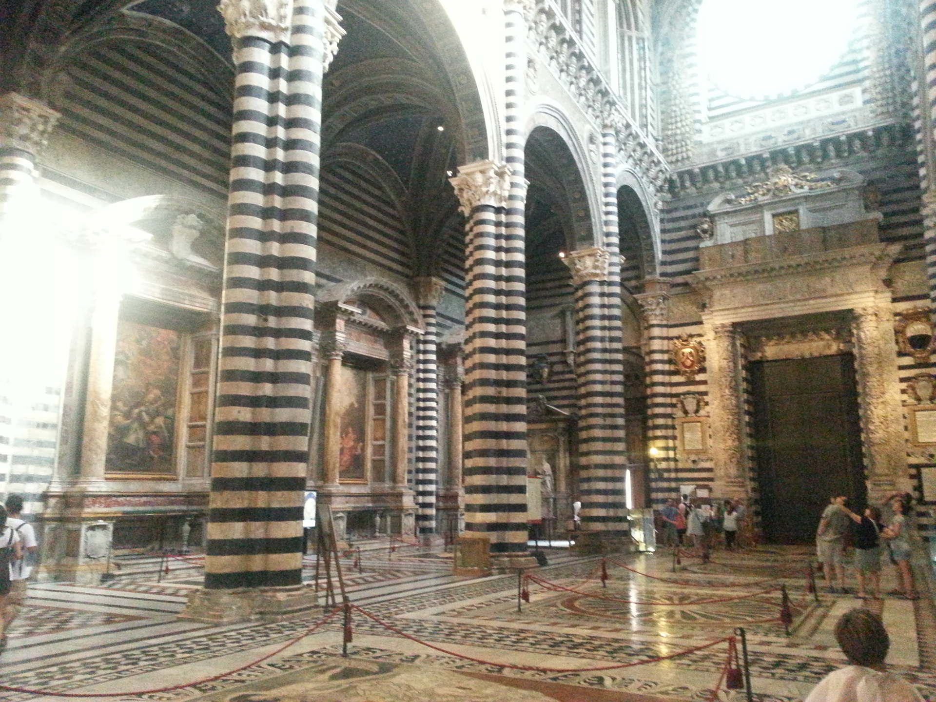 Most prominent feature of the interior of the Duomo are the black and white marble stripes on the walls and columns. Black and white represent the colors of the civic coat of arms of Siena.  