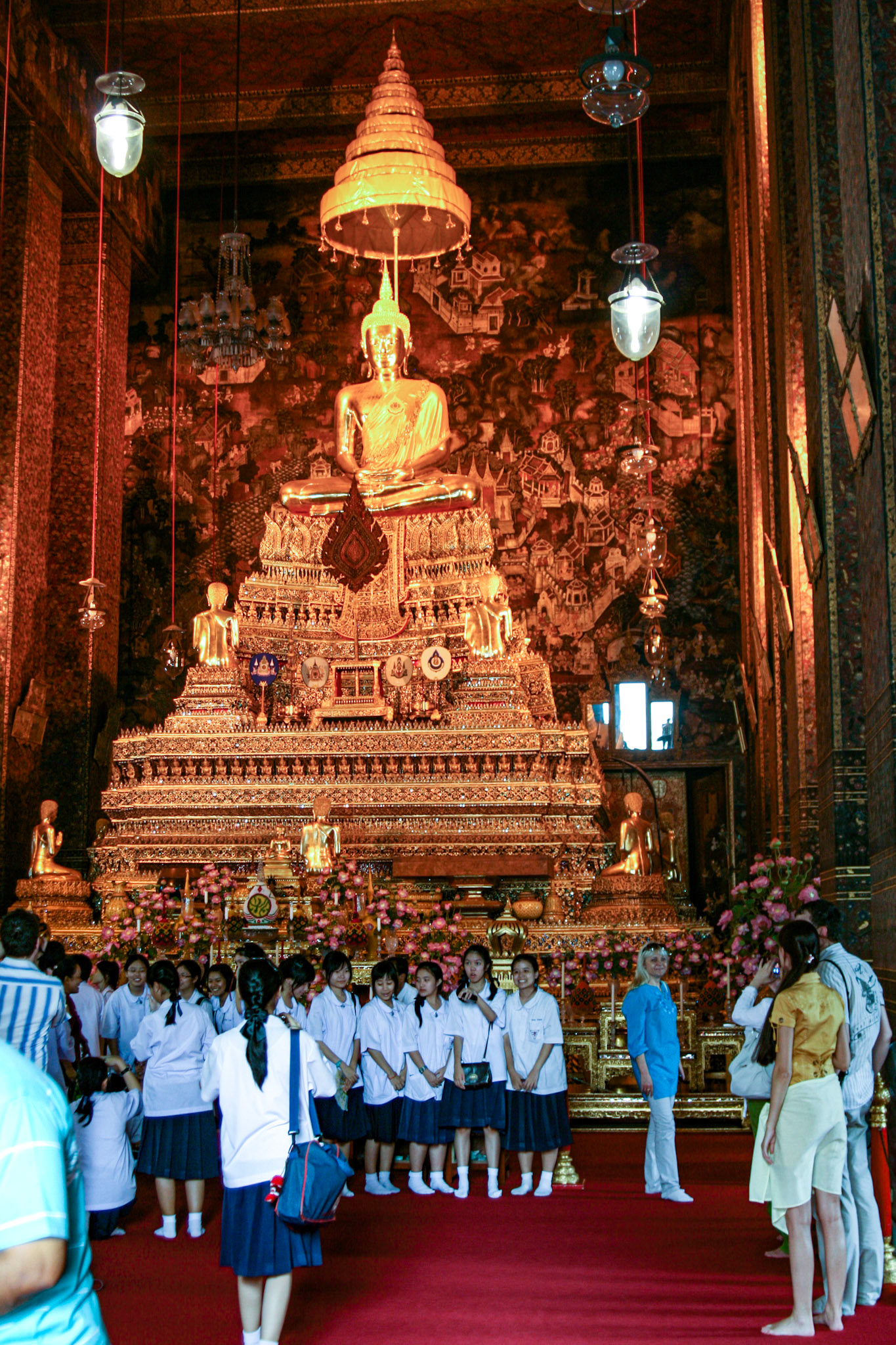 The Phra Ubosot is the Ordination Hall, the main hall used for performing Buddhist rituals, and the most sacred building of the Wat Pho complex. 