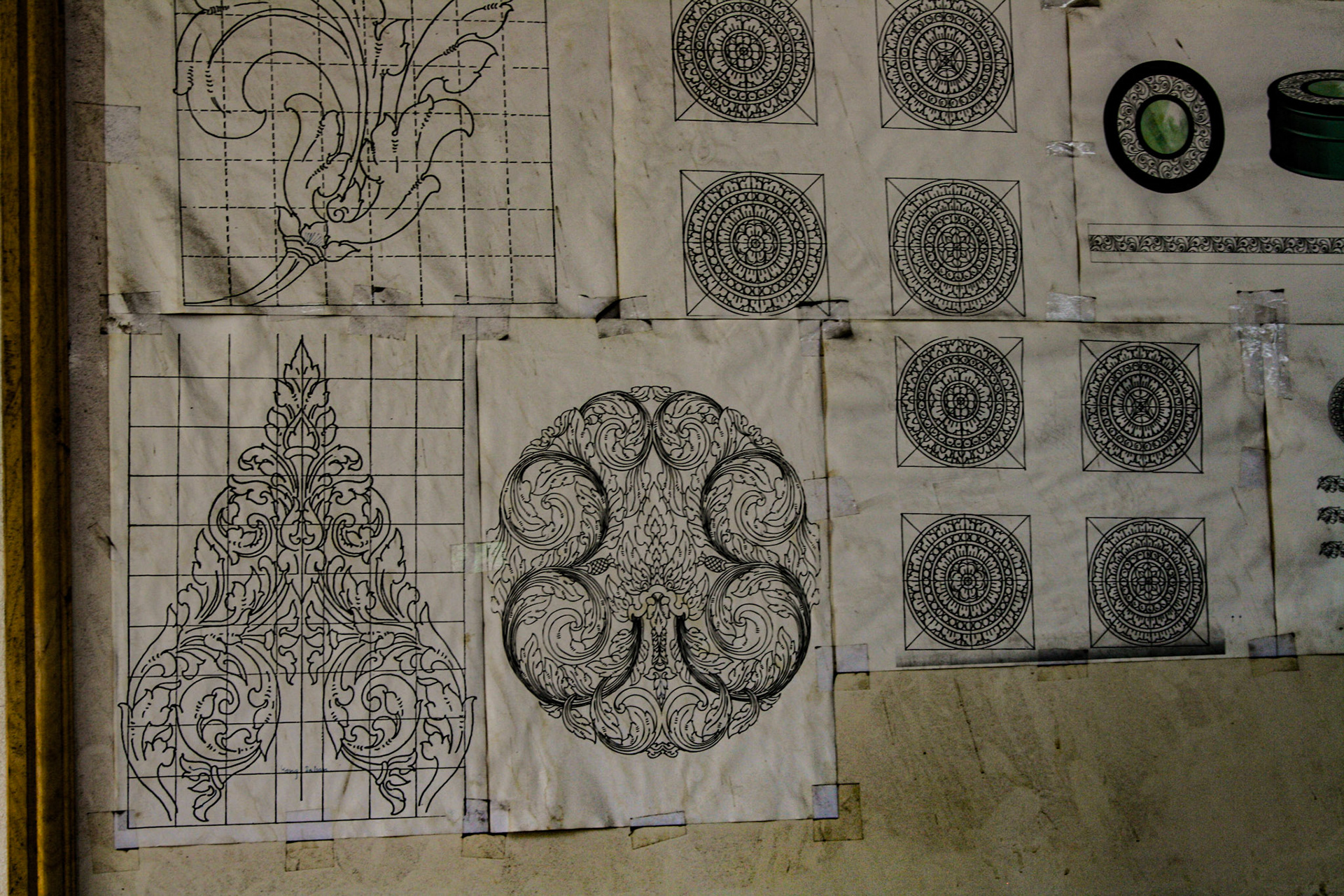 Hand-made wooden arts craft factory. 