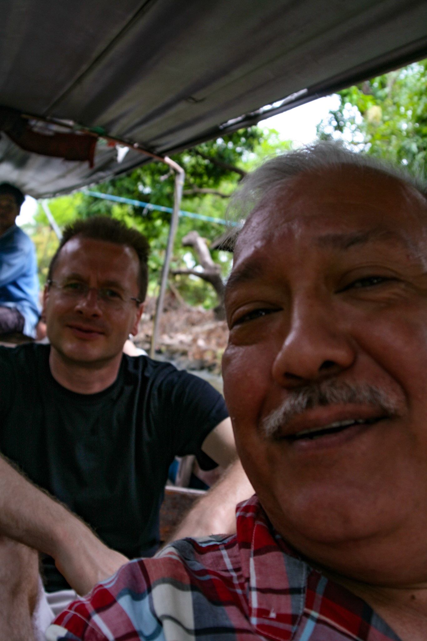 Michael Meffert and Sam Luna on the way to Damnoen Saduak Floating Market 