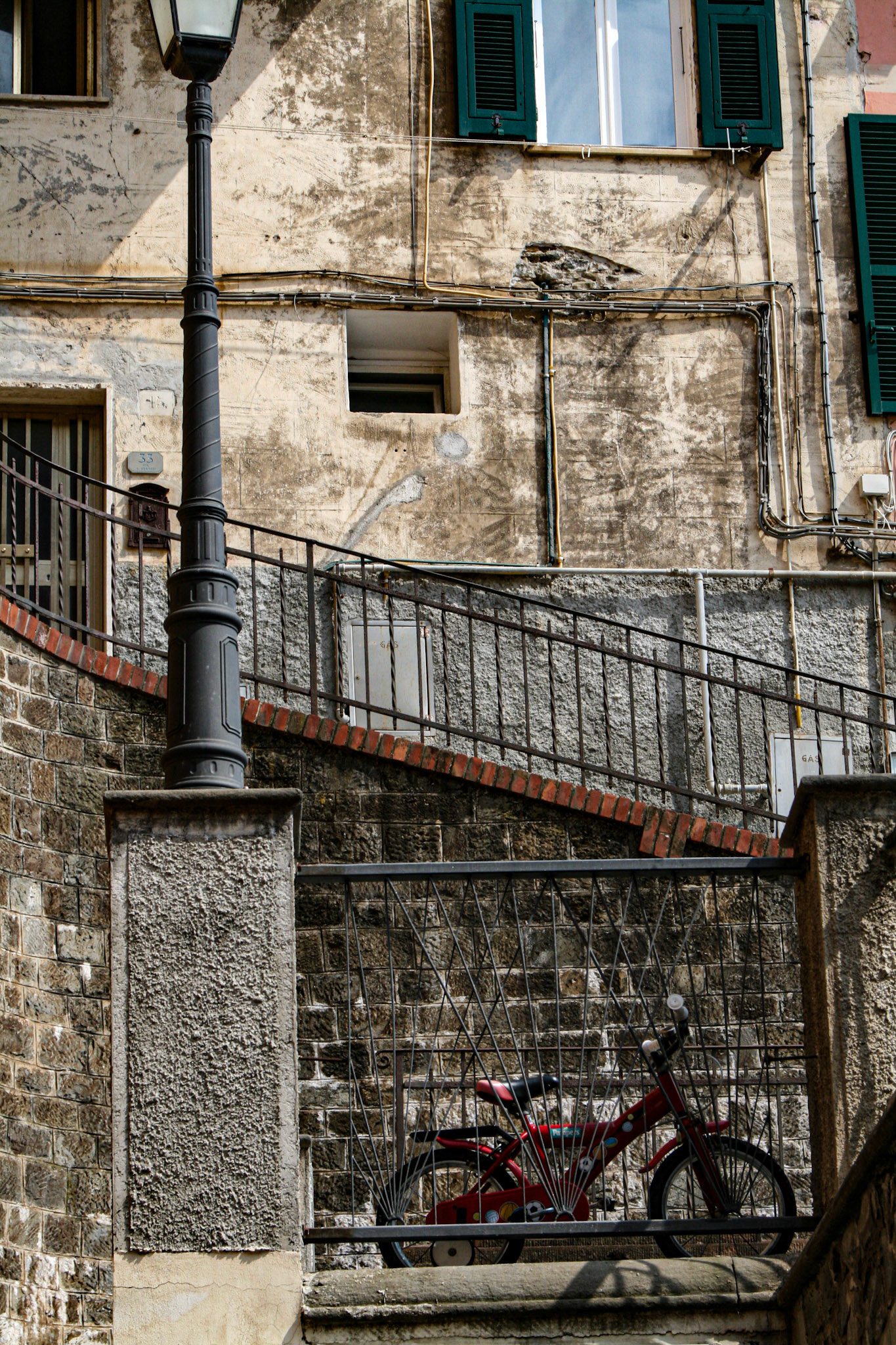 A quiet corner provides a moment of peace in the hustle and bustle of the day.