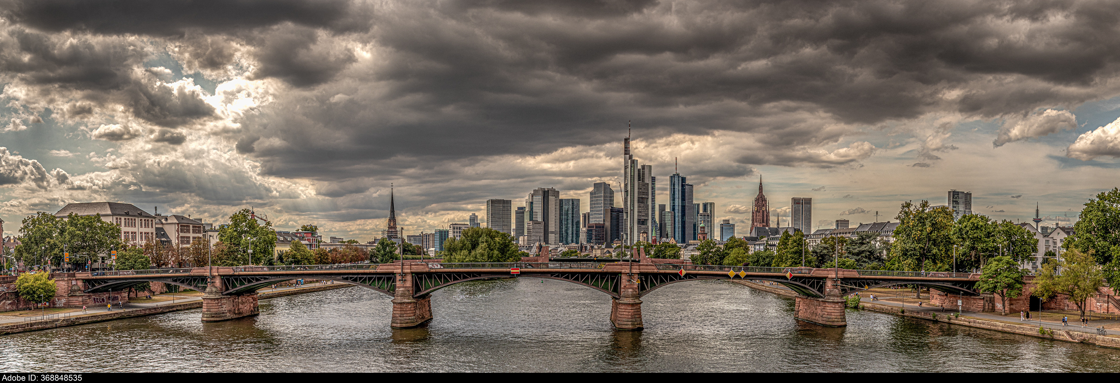 368848535  Hochauflösendes Panorama von Frankfurt am Main