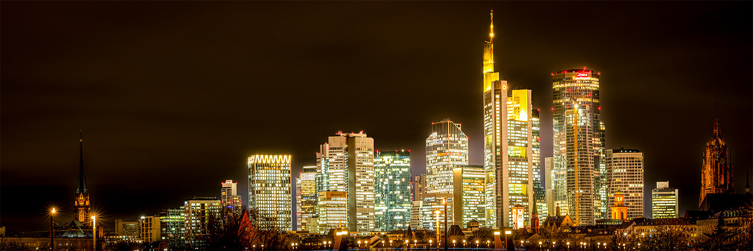 Frankfurt skyline bei Nacht