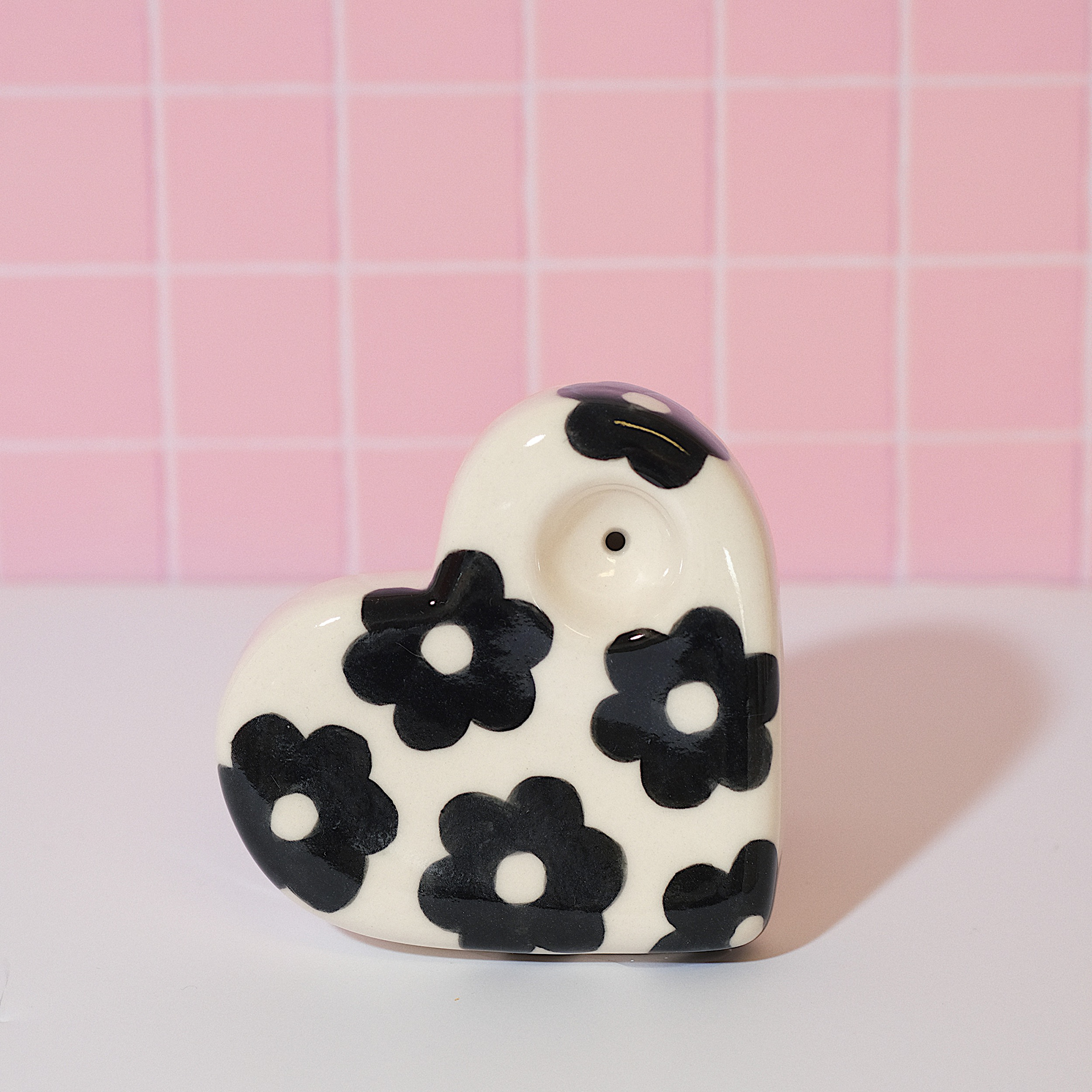 Daisy hearts porcelain pipe