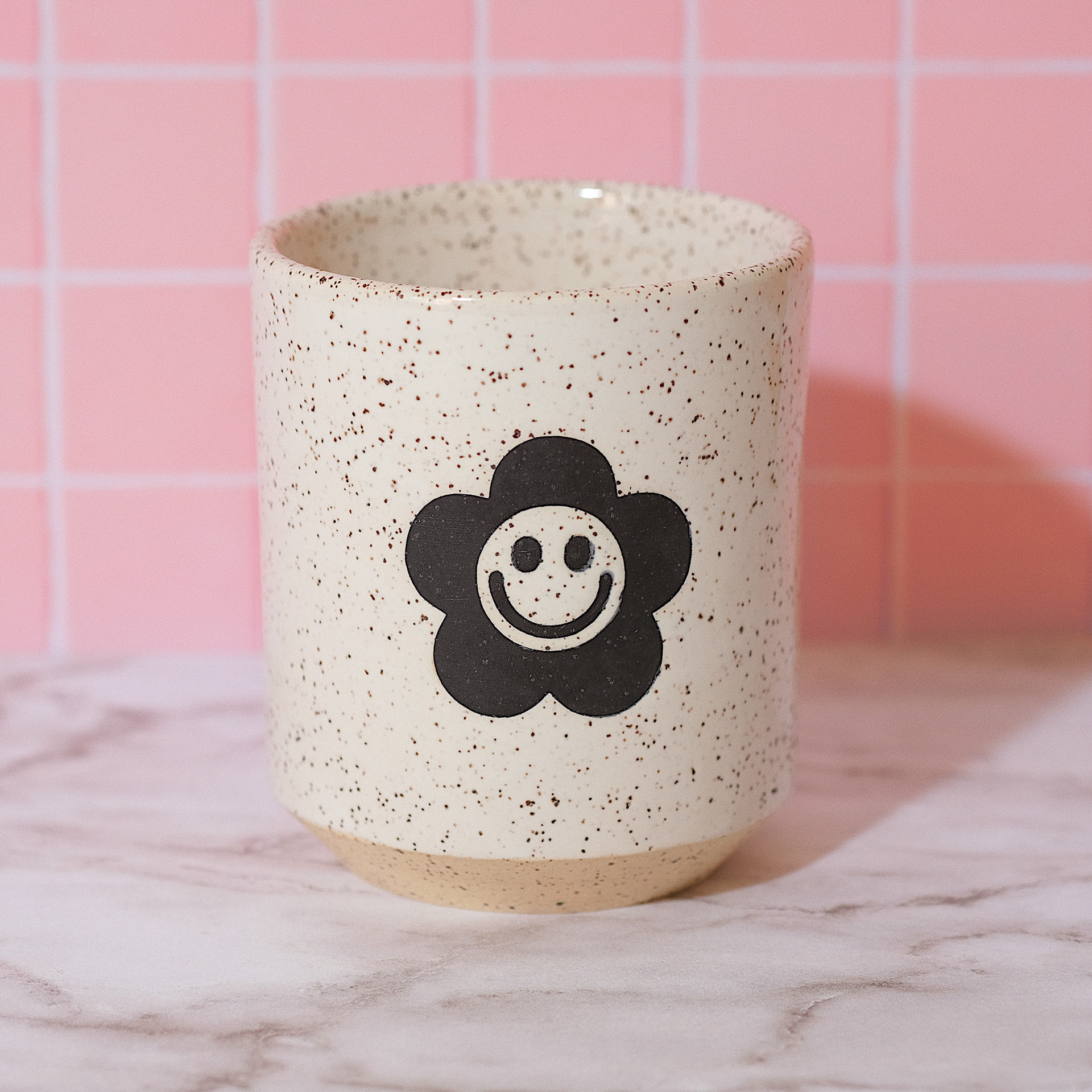 Smiley daisy ceramic cup, white speckled