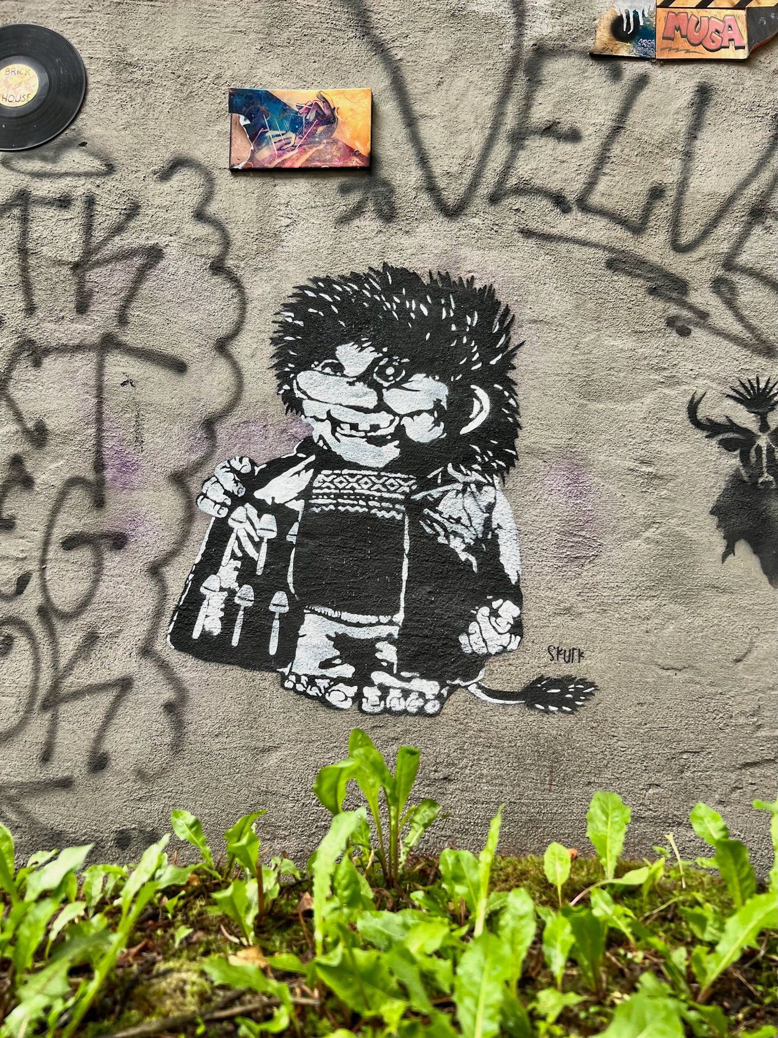 Troll with cheese knives