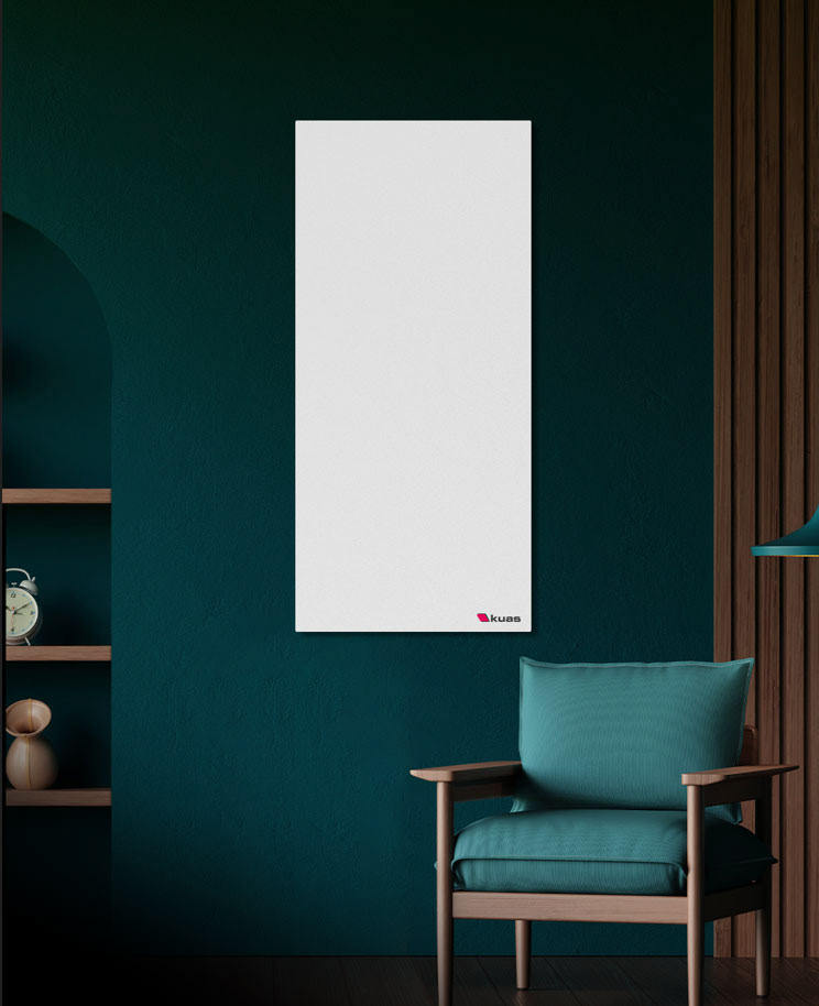 Modern yaşam alanında duvara monte edilen KUAS dekoratif elektrikli ısıtıcı