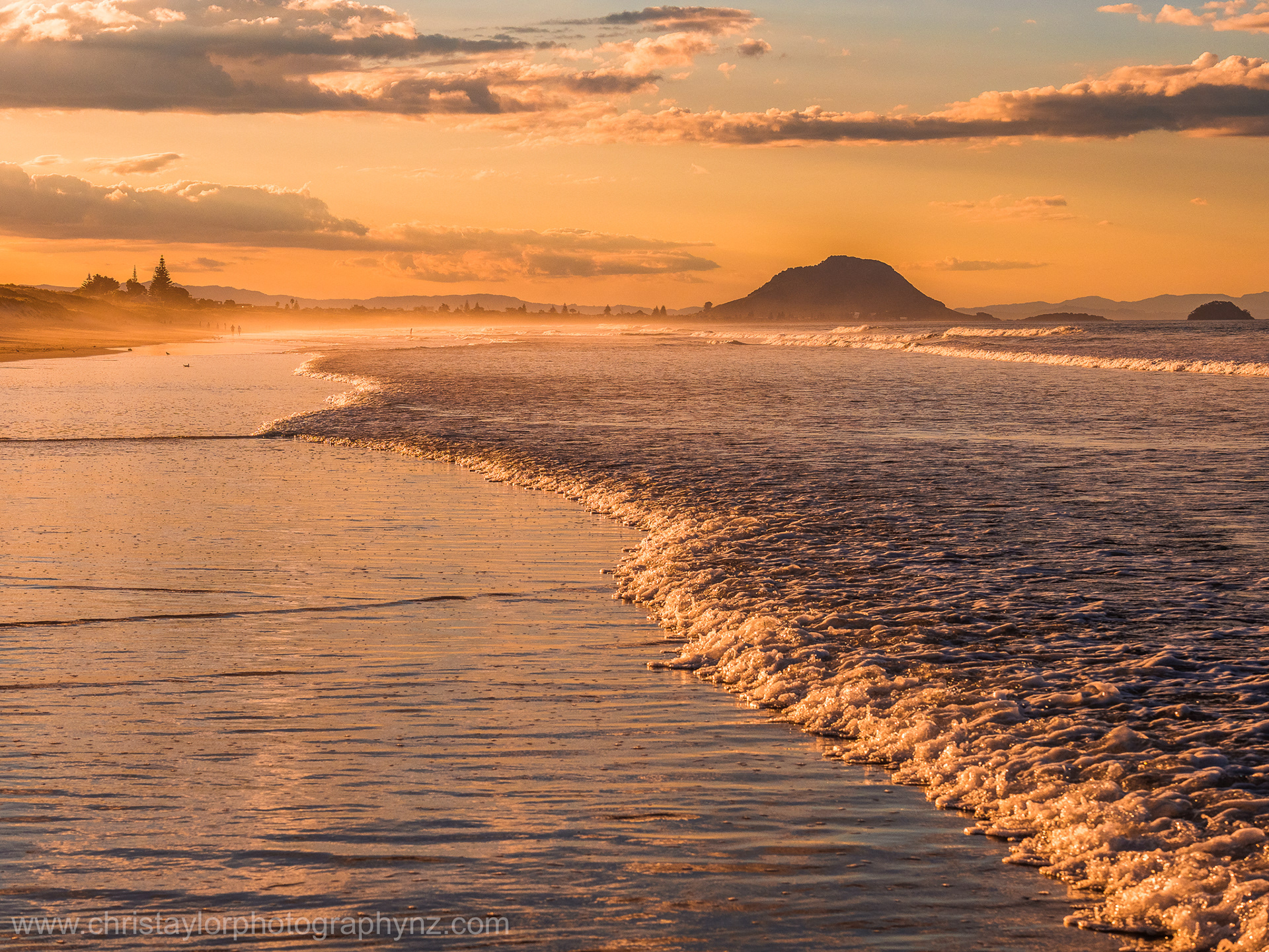 Autumn Gold Sunset Papamoa Beach P2280008