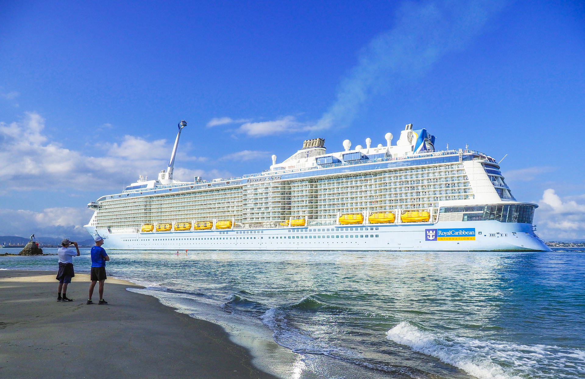 Ovation Of The Seas P3160021