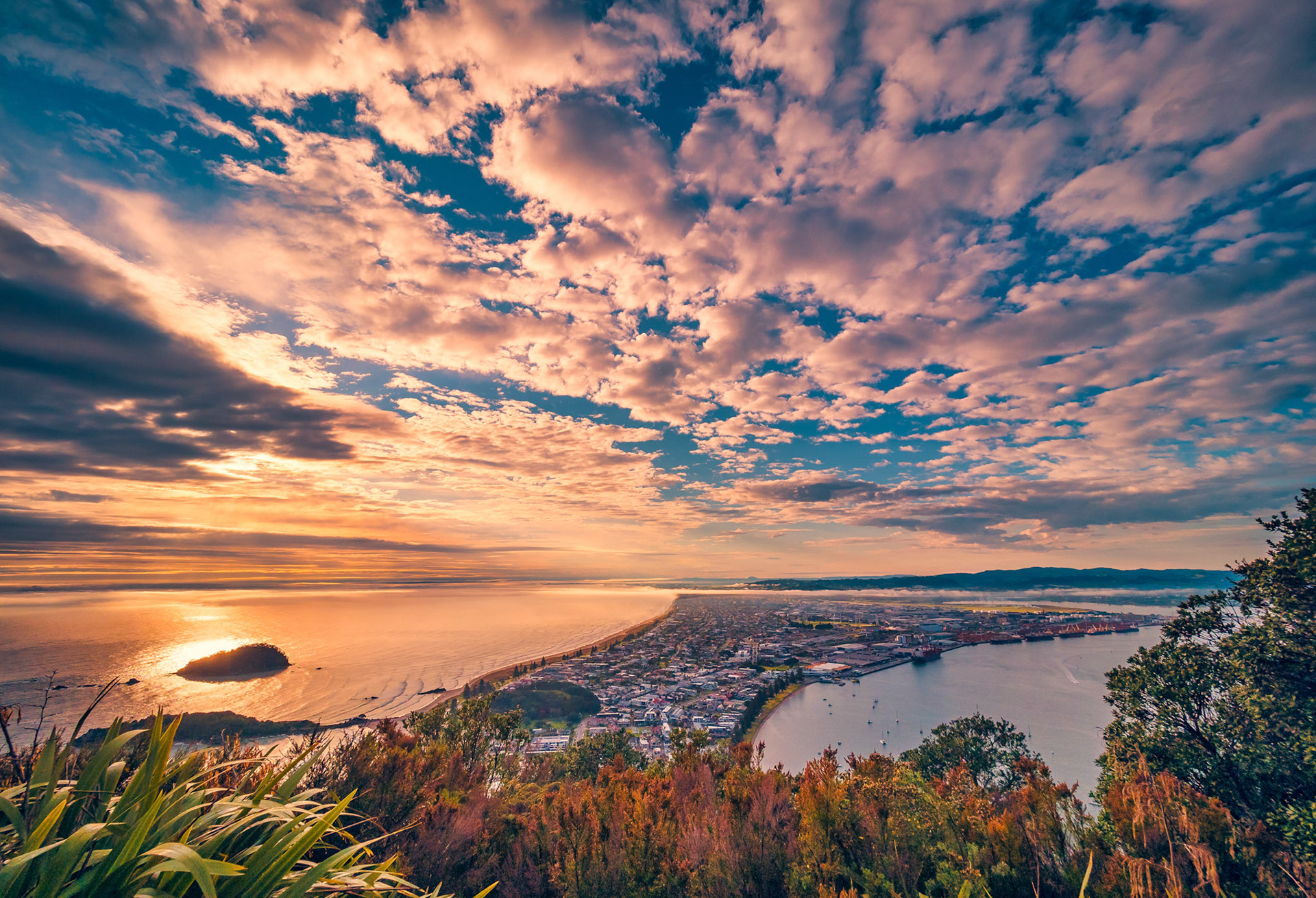 Sunrise from Mauao, Mount Maunganui PA120020