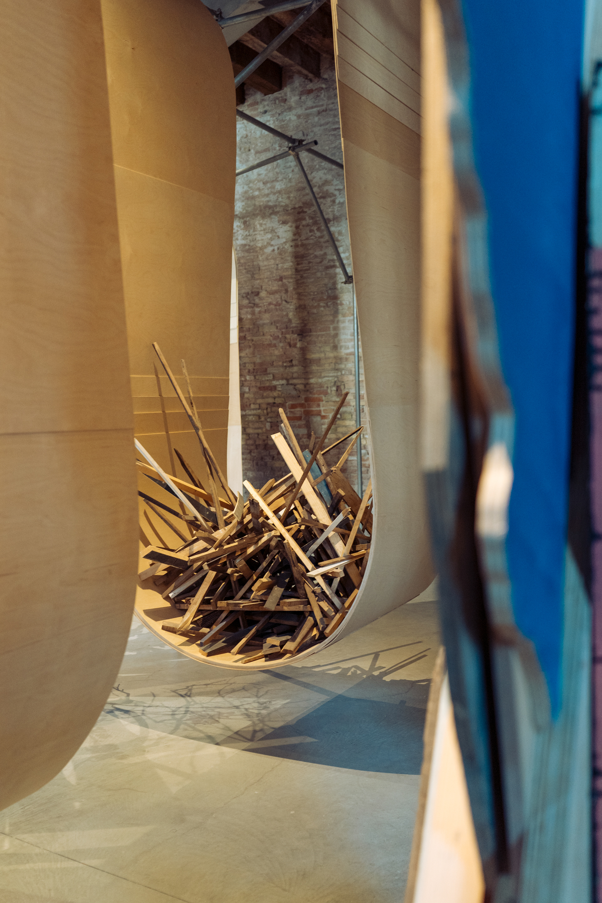 Hope the Doors Collapse - Luciana Lamothe - argentinischer Pavillon - Biennale Arte 2024