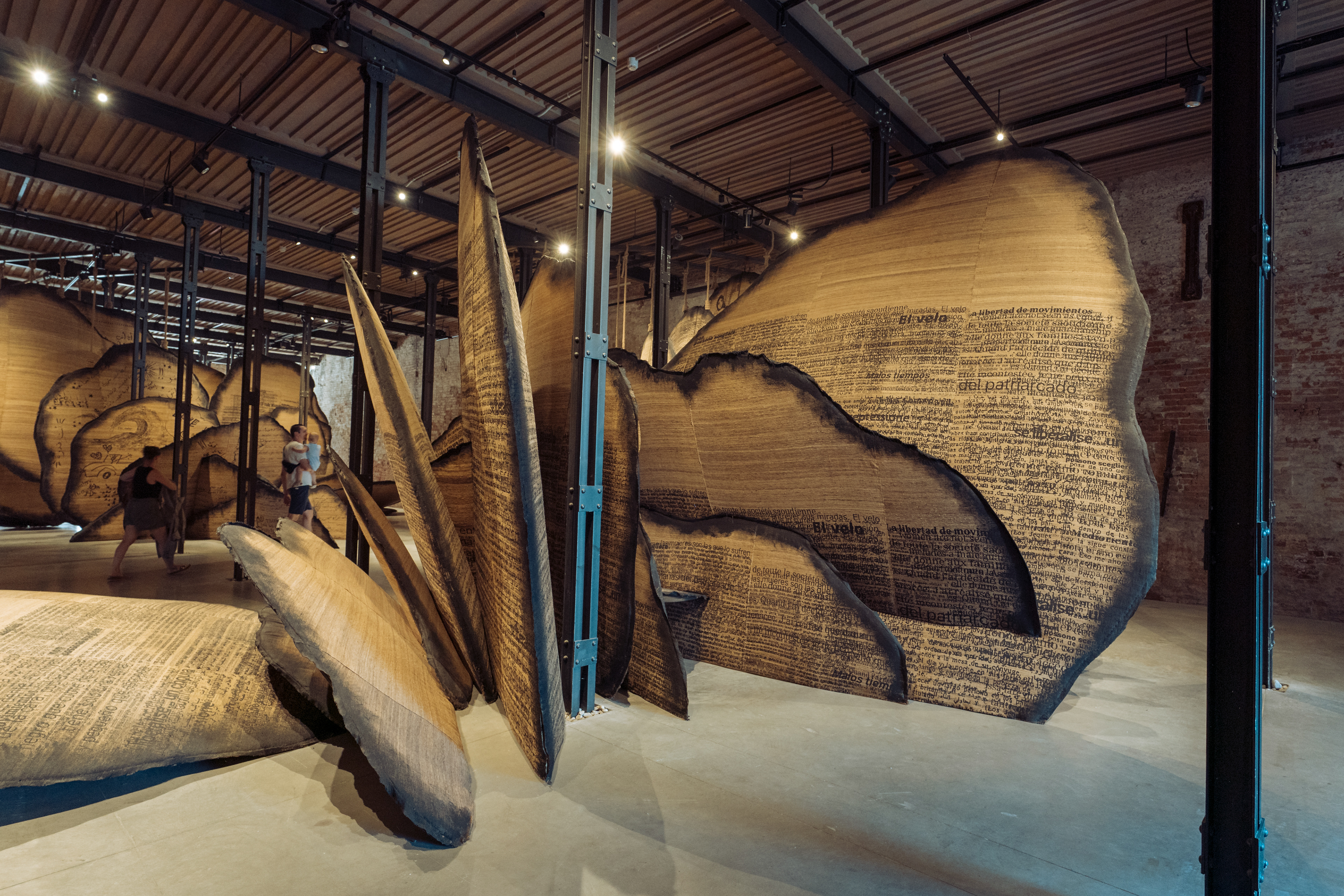 Shifting Sands: A Battle Song - Manal AlDowayan - Saudi Arabischer Pavillon - Biennale Arte 2024