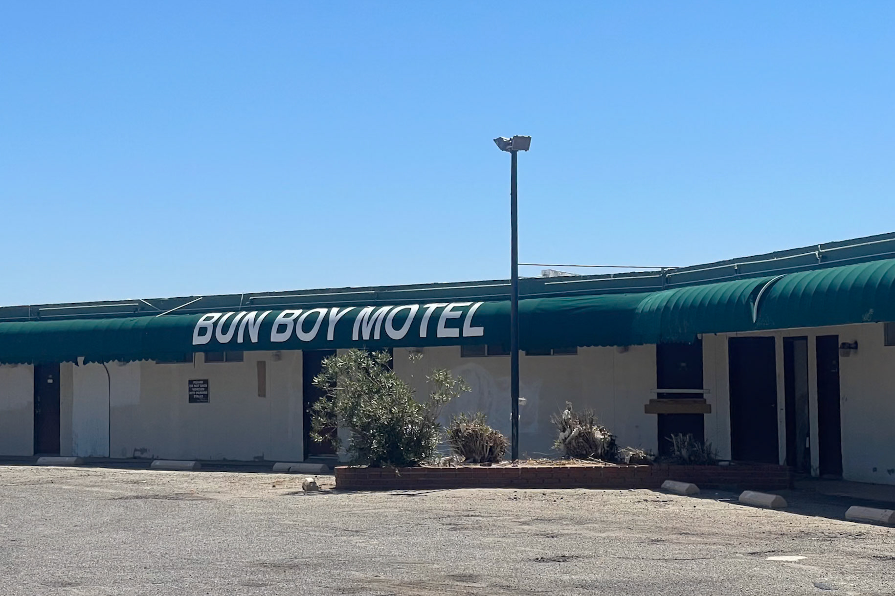 Bun Boy Motel - Baker, Calfiornia
