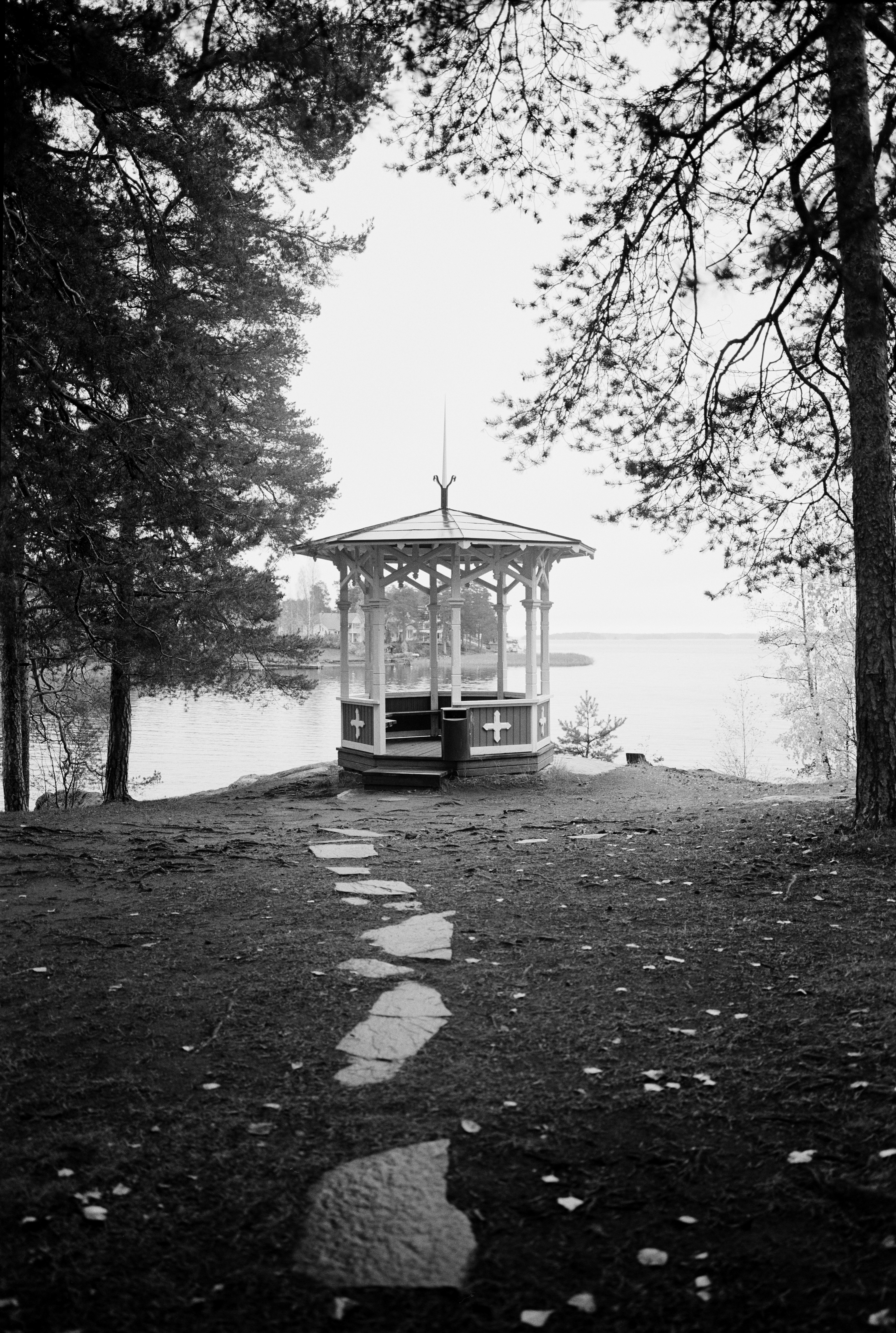 Fujifilm GSW690III Kodak TriX400Mamiya 7 80mm f/4 TmaX400. Ilford DDx @8min