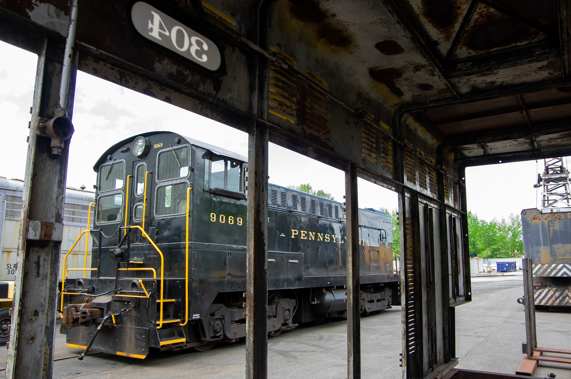 9069 is an ex- Pennsy DS44-1000
SMS May 2, 2017